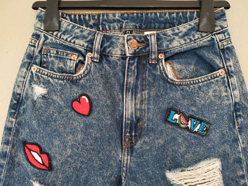 Divided × H&M Divided H&M Patch Distressed Denim Size 26" / US 2 / IT 38 - 2 Thumbnail