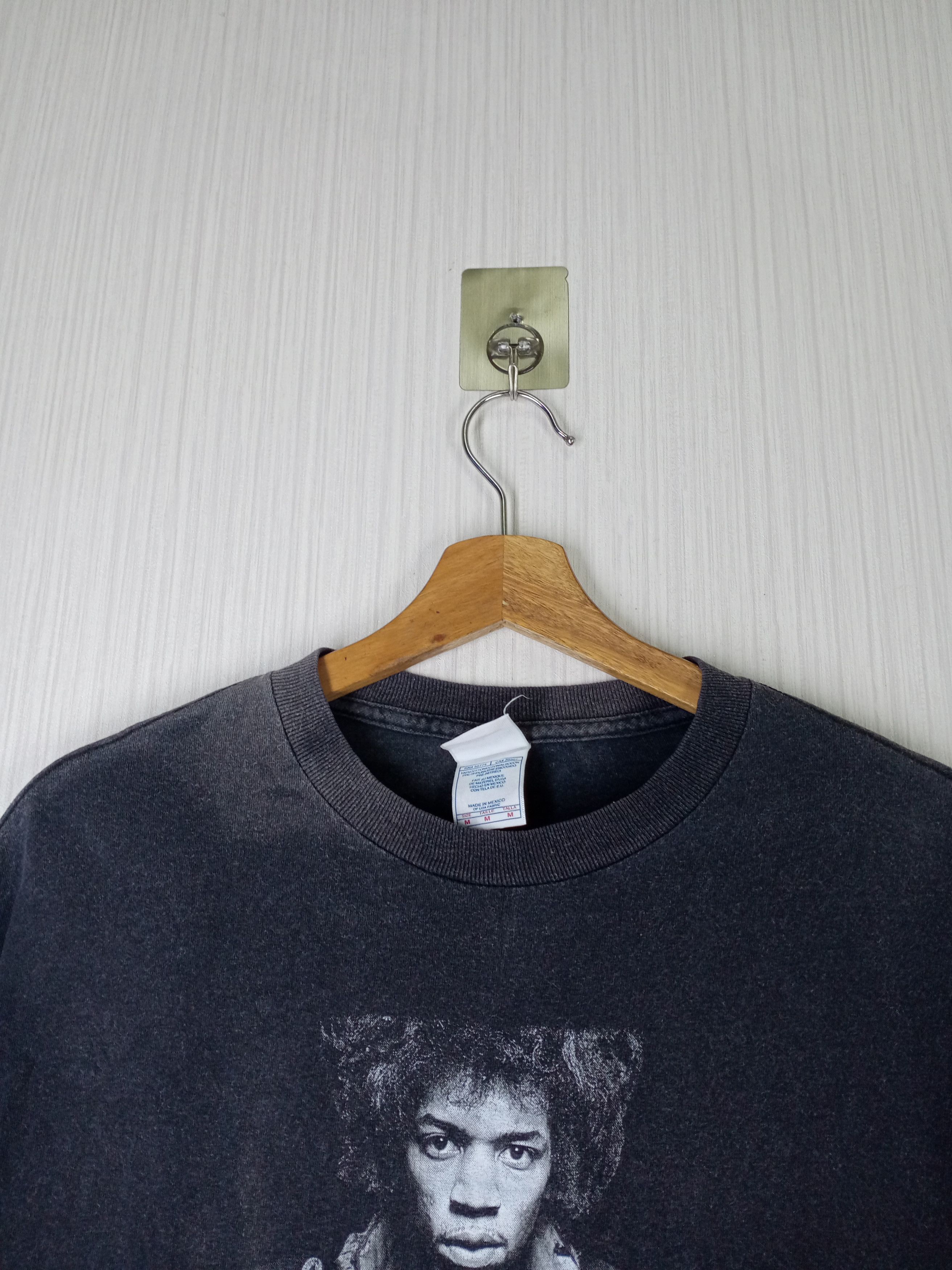 Jimi Hendrix Rare Vintage Jimi Hendrix Distressed Tshirt Size US M / EU 48-50 / 2 - 5 Thumbnail