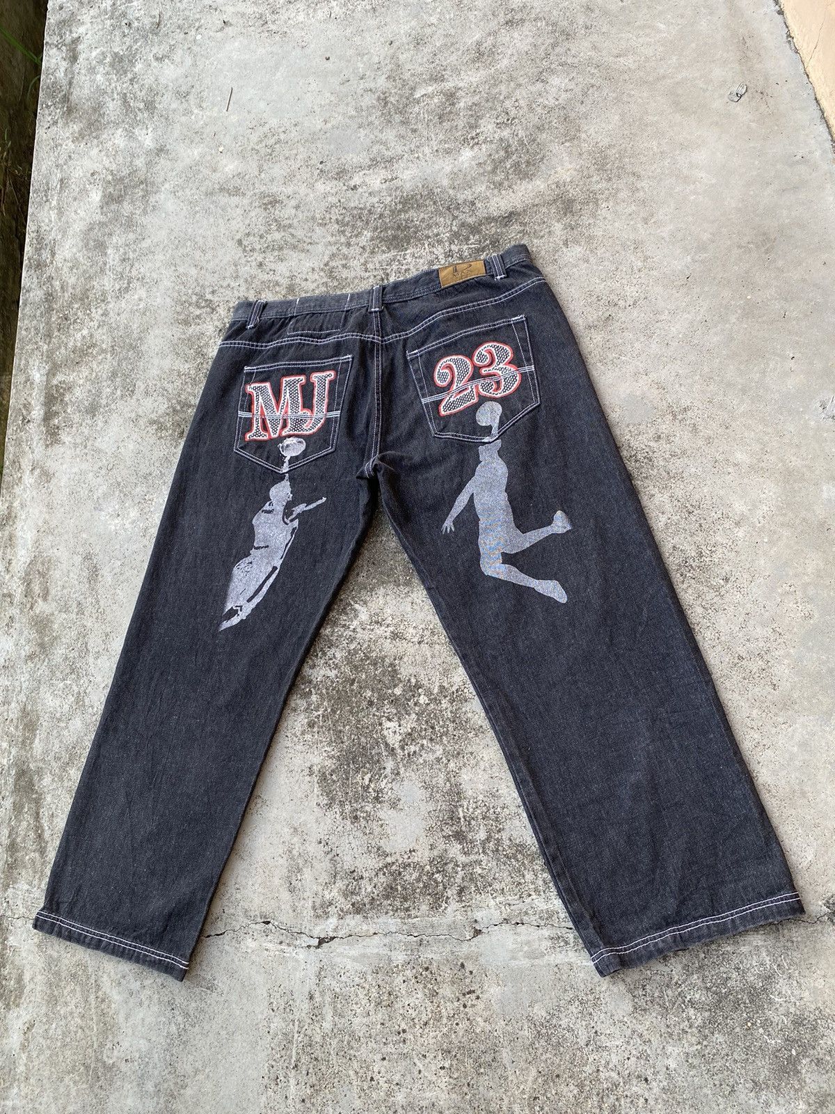 Japanese Brand Steals🔥 Vintage Michel Jordan 23 Printed Baggy Denim Jeans Size US 42 / EU 58 - 3 Thumbnail