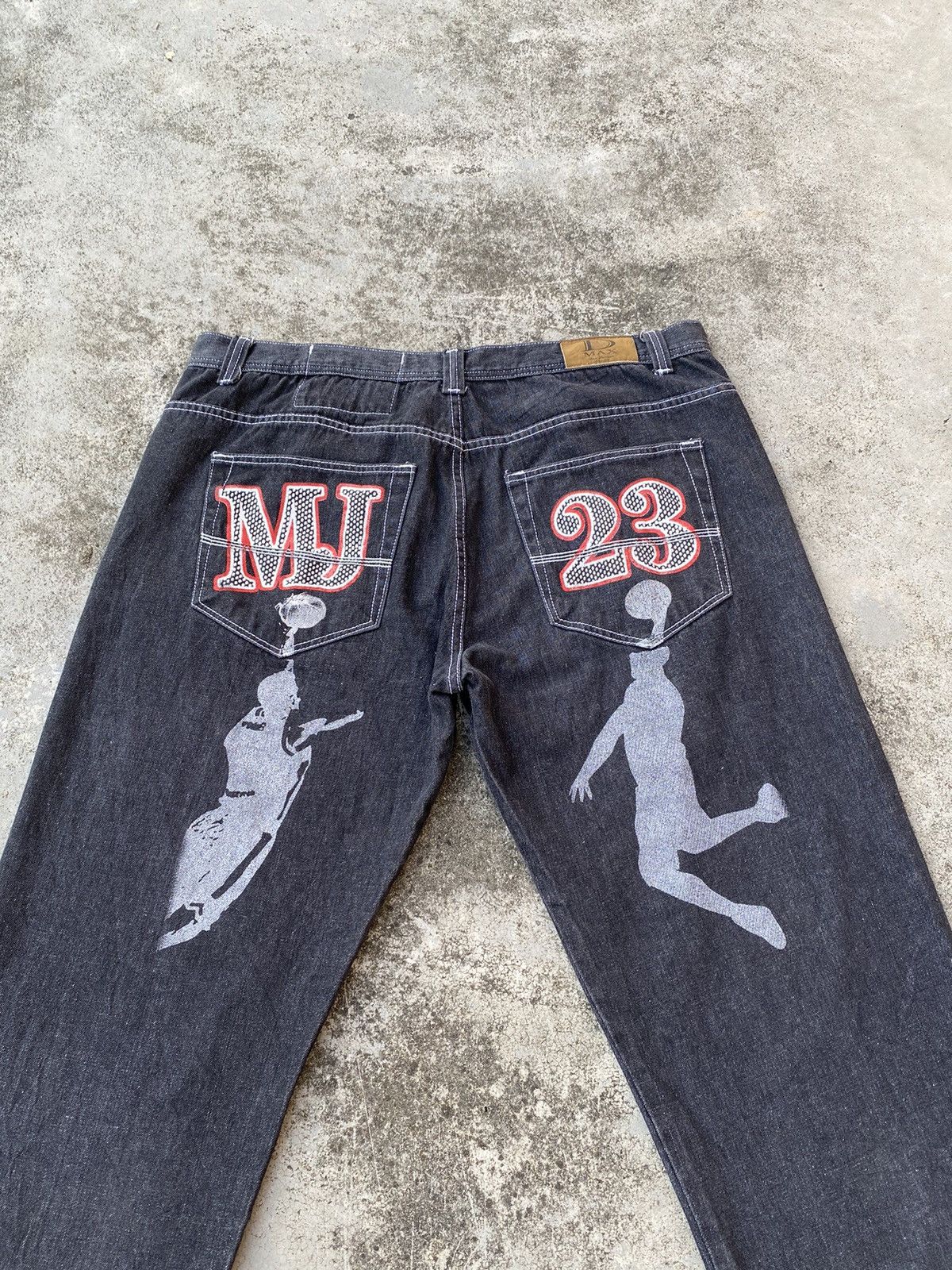 Japanese Brand Steals🔥 Vintage Michel Jordan 23 Printed Baggy Denim Jeans Size US 42 / EU 58 - 5 Thumbnail