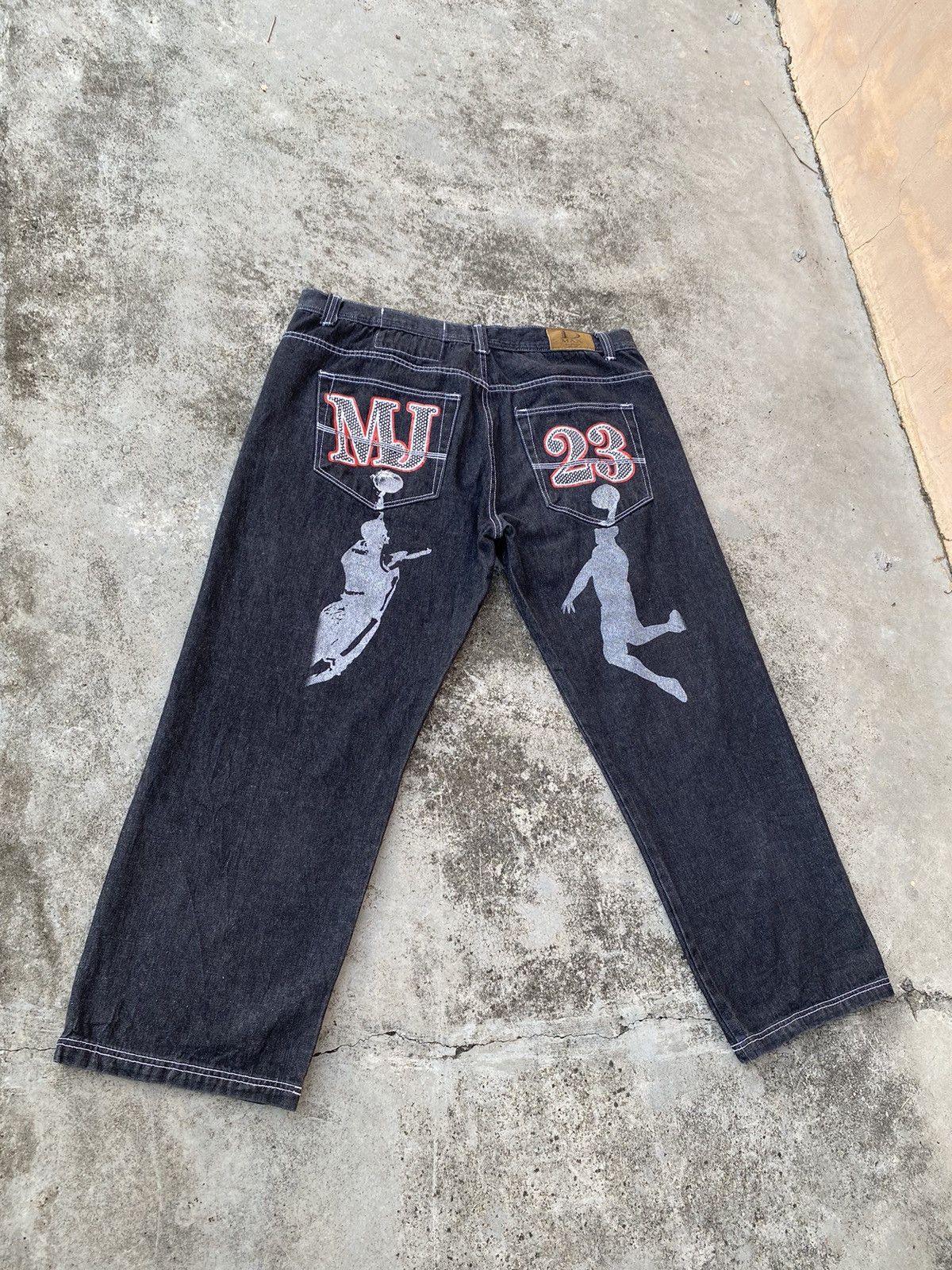 Japanese Brand Steals🔥 Vintage Michel Jordan 23 Printed Baggy Denim Jeans Size US 42 / EU 58 - 4 Thumbnail