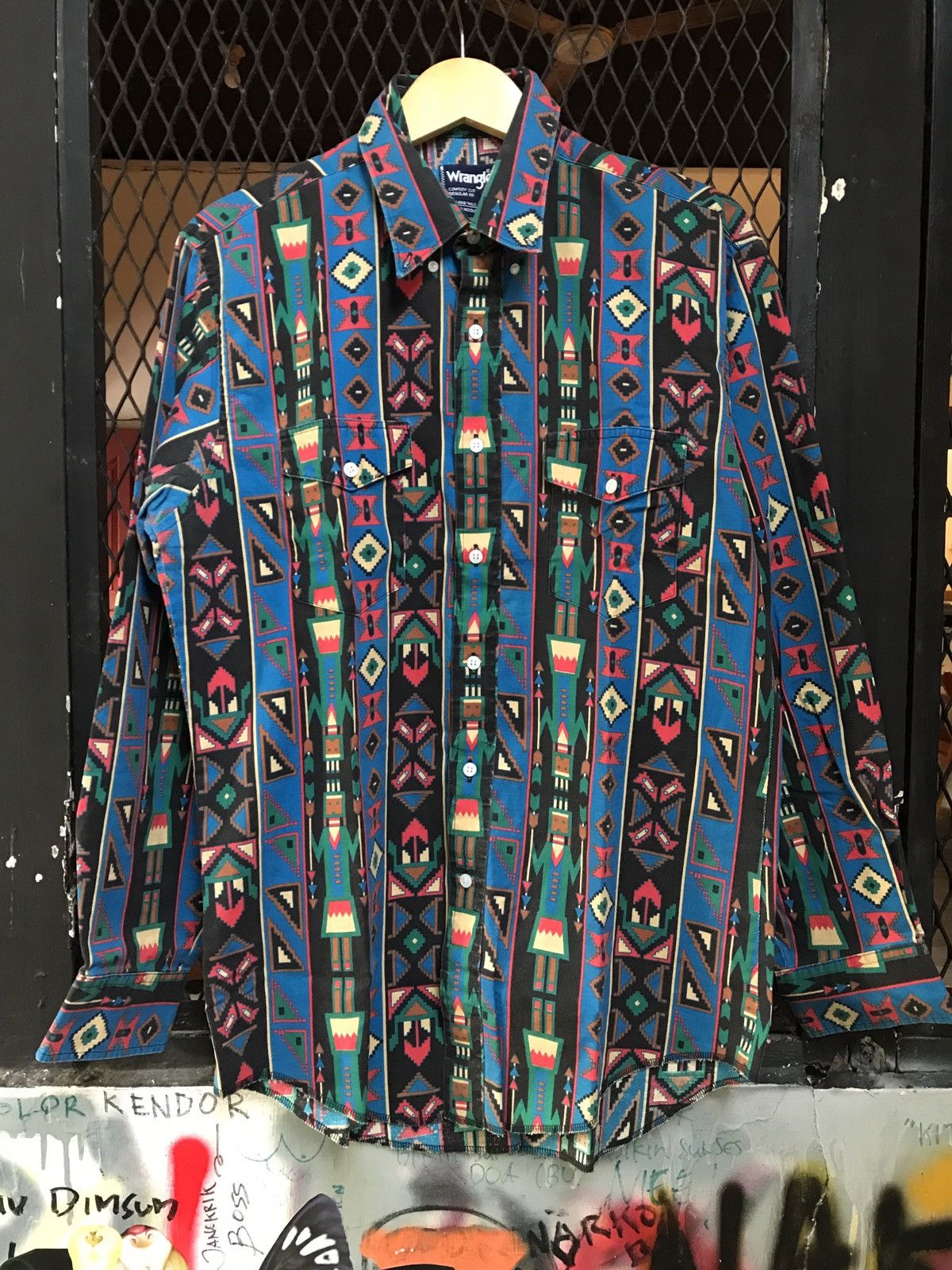 Vintage VINTAGE WRANGLER WESTERN SHIRT NAVAJO Size US XL / EU 56 / 4 - 1 Thumbnail