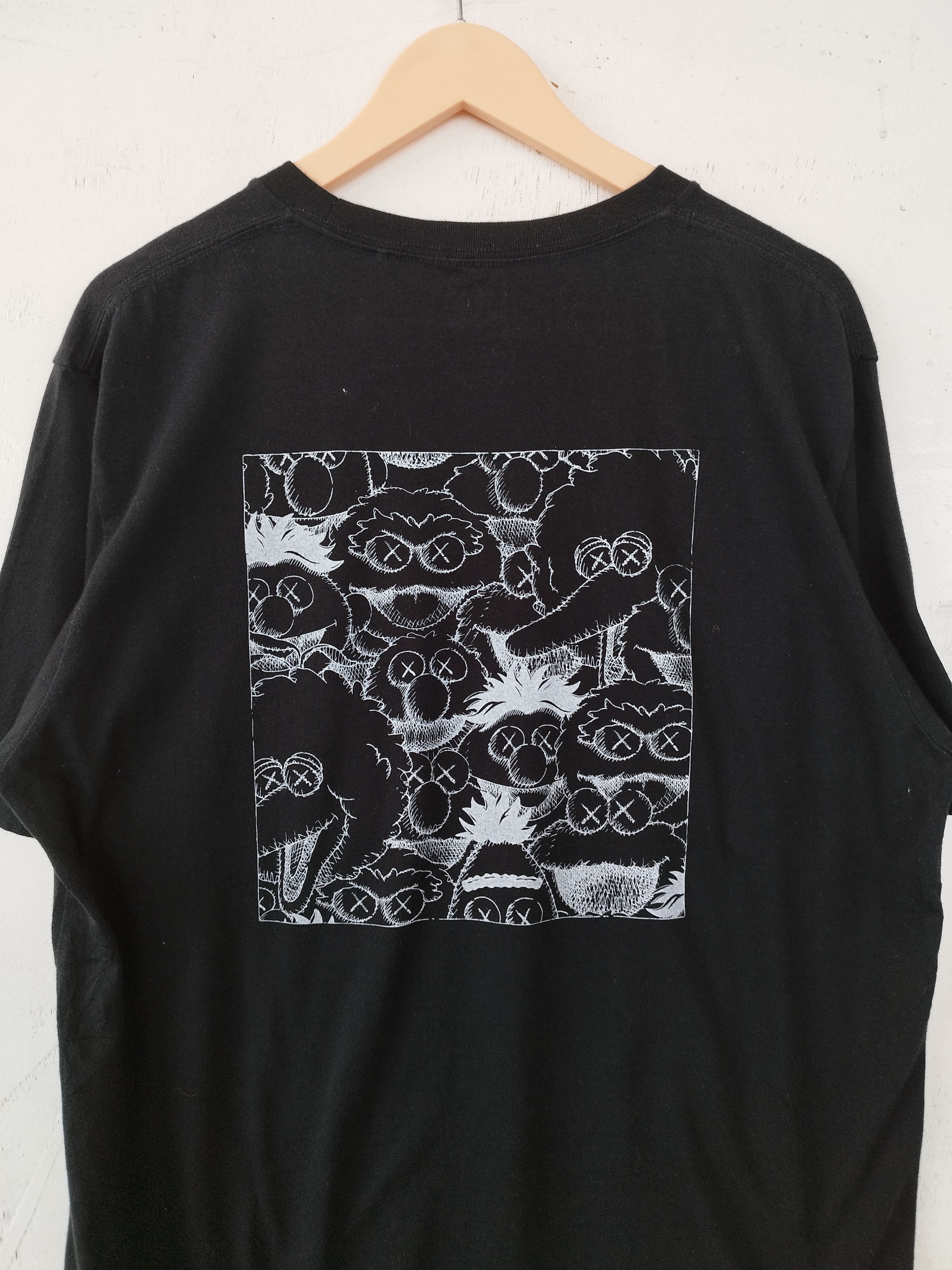 Kaws X Sesame Street X Uniqlo t shirt
