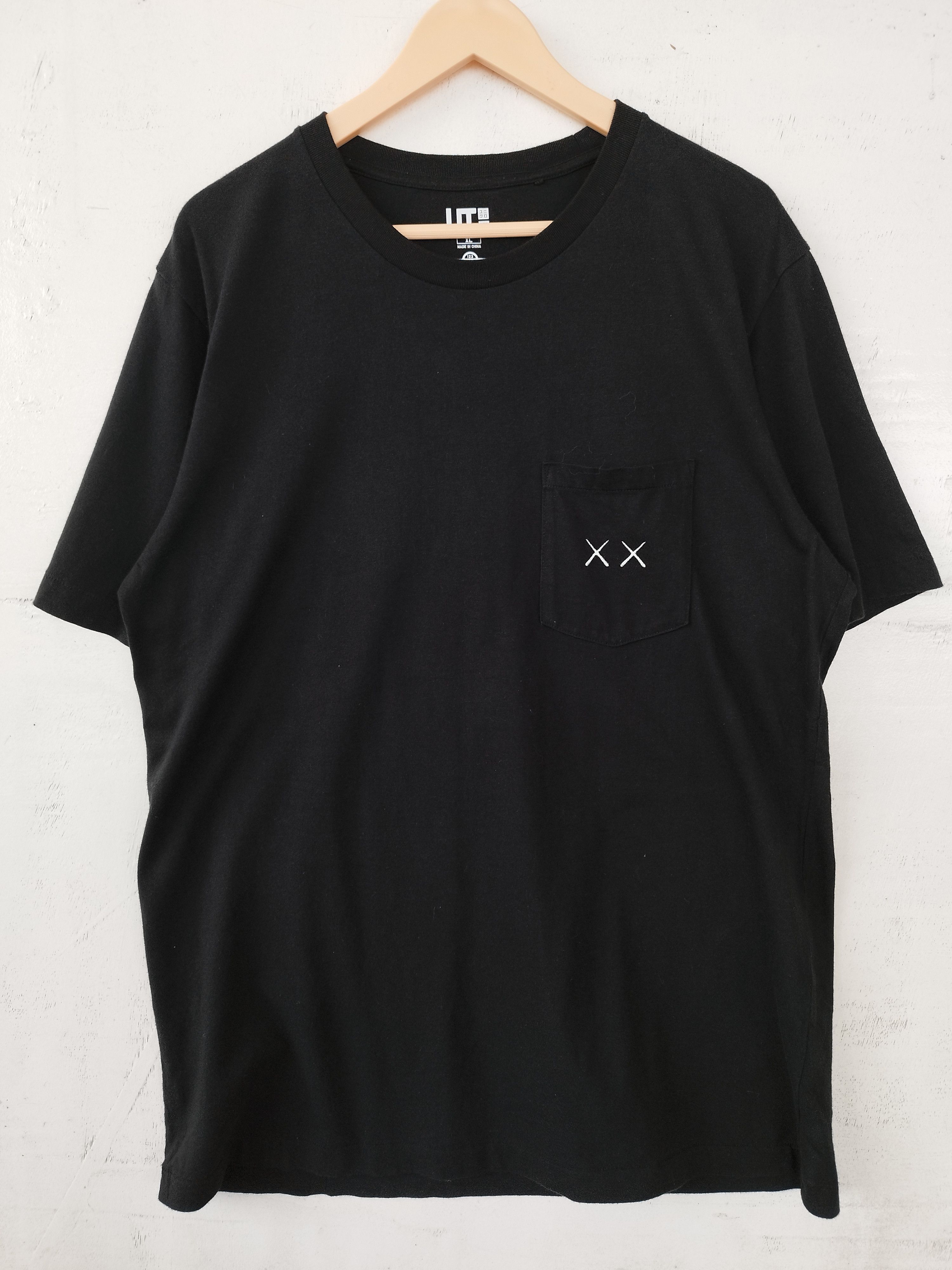 Kaws × Uniqlo 🔥 Kaws X Sesame Street X Uniqlo t shirt Size US L / EU 52-54 / 3 - 4 Thumbnail