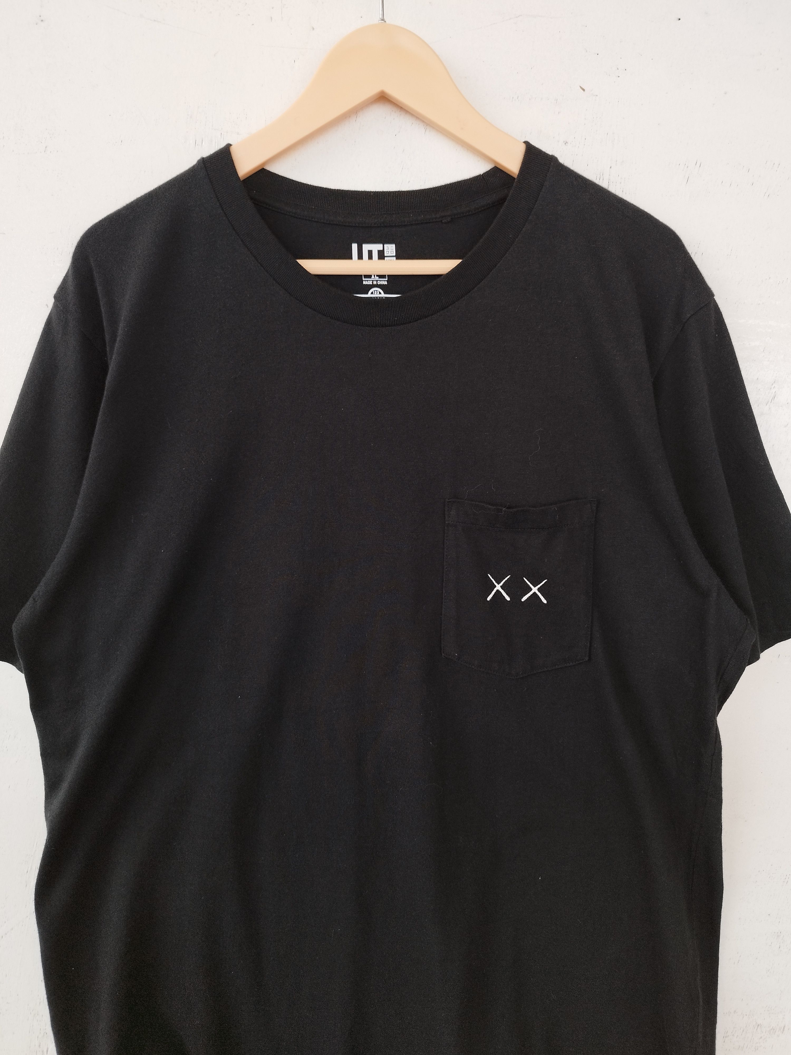 Kaws × Uniqlo 🔥 Kaws X Sesame Street X Uniqlo t shirt Size US L / EU 52-54 / 3 - 3 Thumbnail
