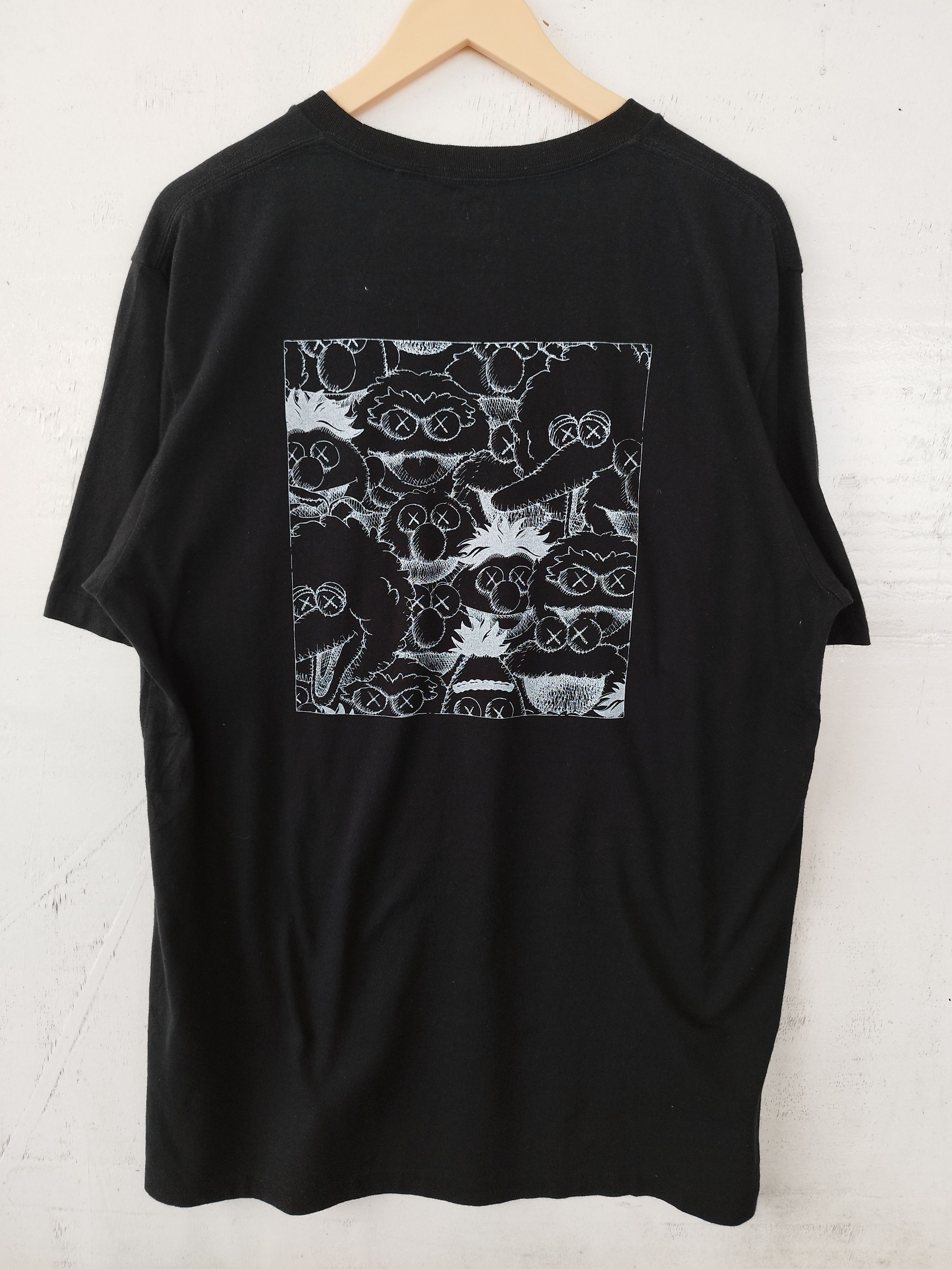 Kaws × Uniqlo 🔥 Kaws X Sesame Street X Uniqlo t shirt Size US L / EU 52-54 / 3 - 2 Thumbnail