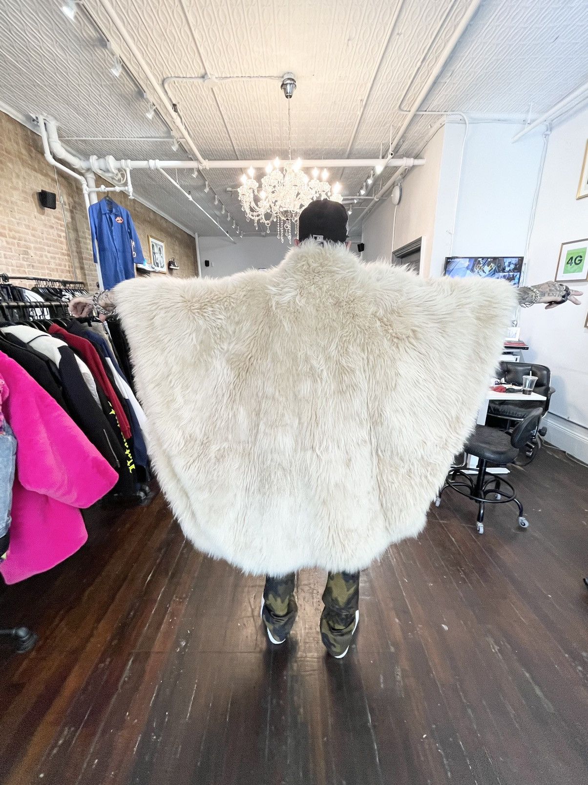 Celine × Hedi Slimane CELINE 1/1 NEW RUNWAY SHEARLING FUR JACKET ONESIZE 4Gseller Size L / US 10 / IT 46 - 5 Thumbnail