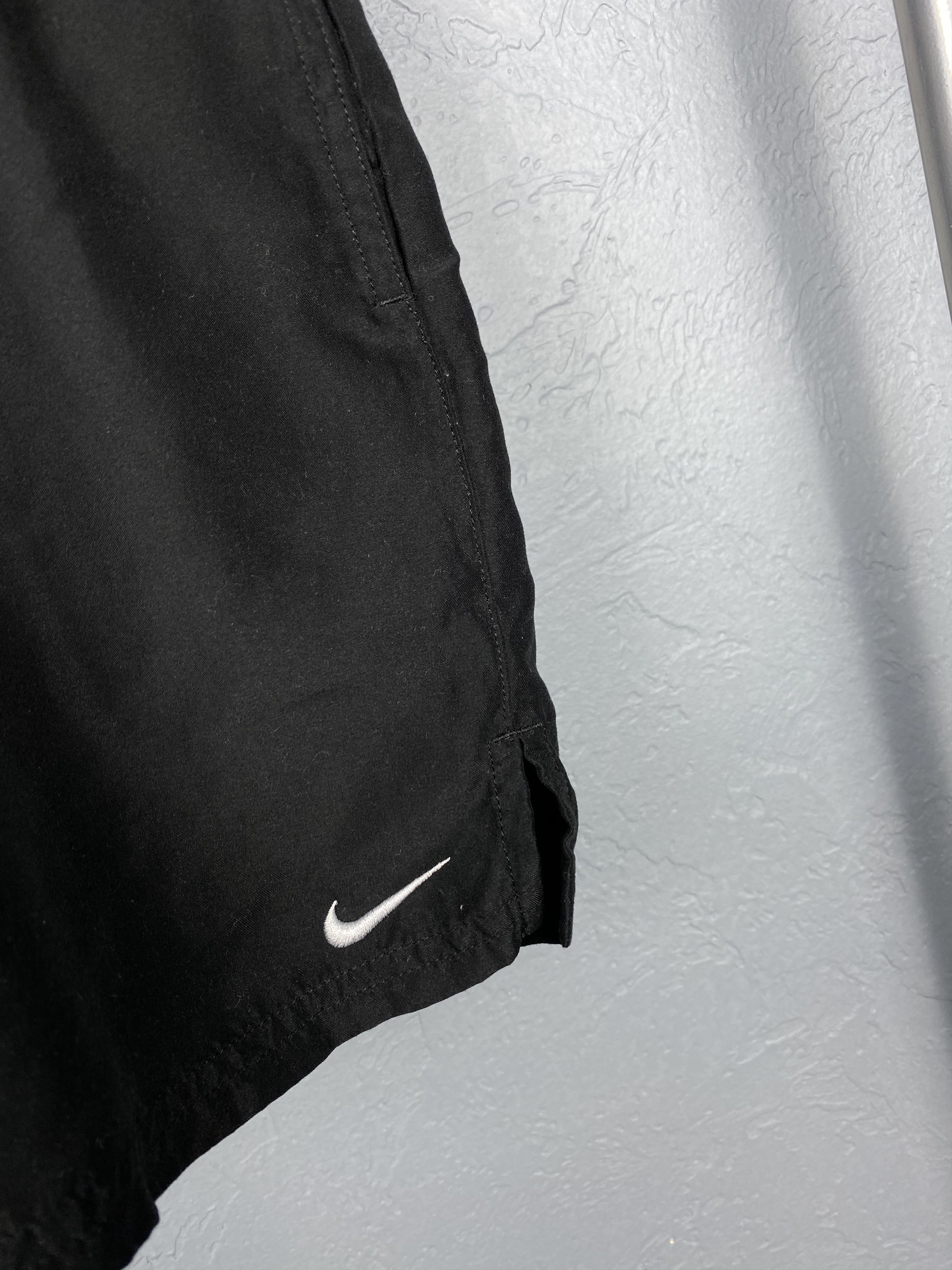 Nike Vintage Nike Mens Nylon Shorts Y2K Size US 32 / EU 48 - 3 Thumbnail
