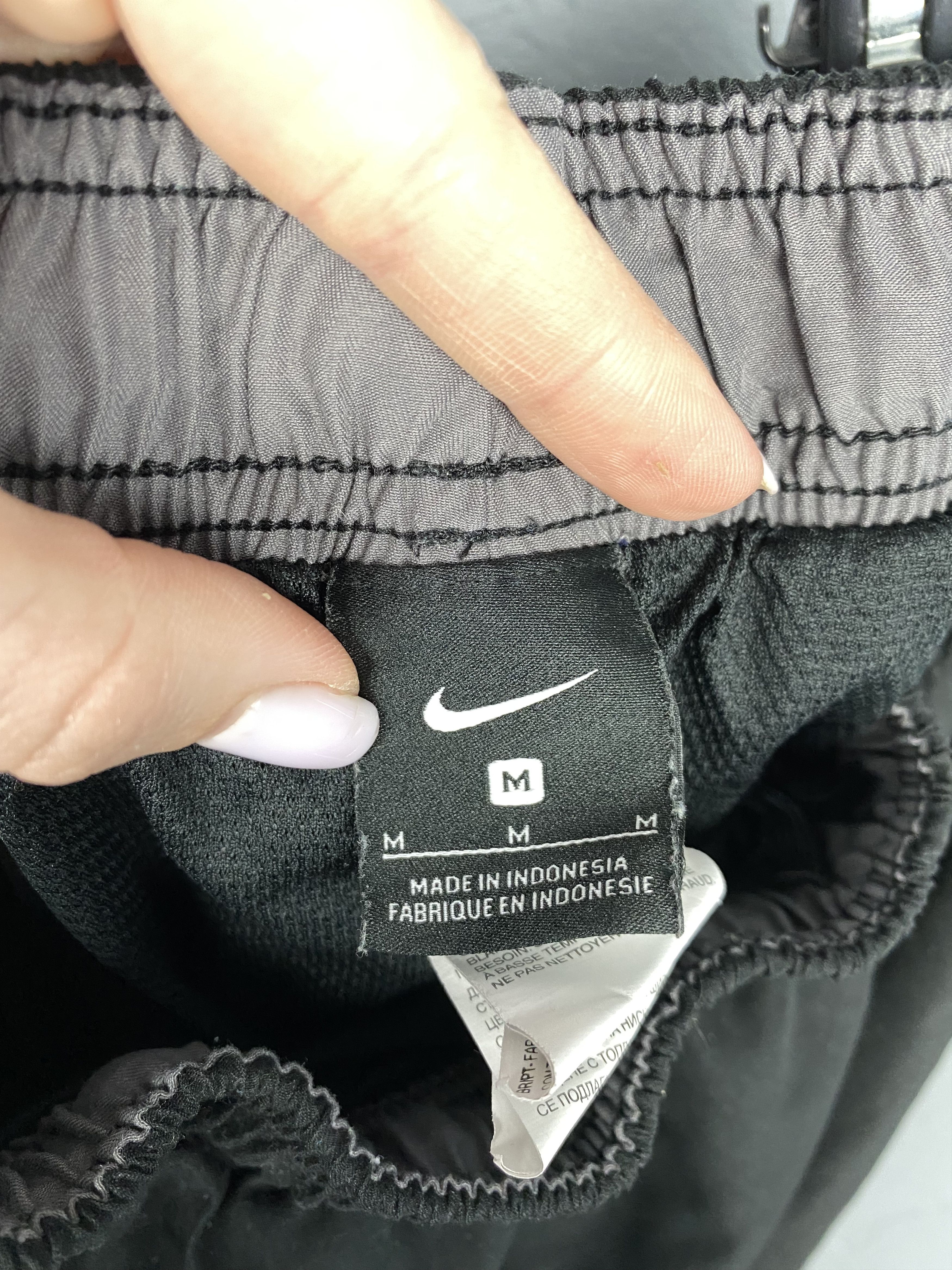 Nike Vintage Nike Mens Nylon Shorts Y2K Size US 32 / EU 48 - 6 Thumbnail
