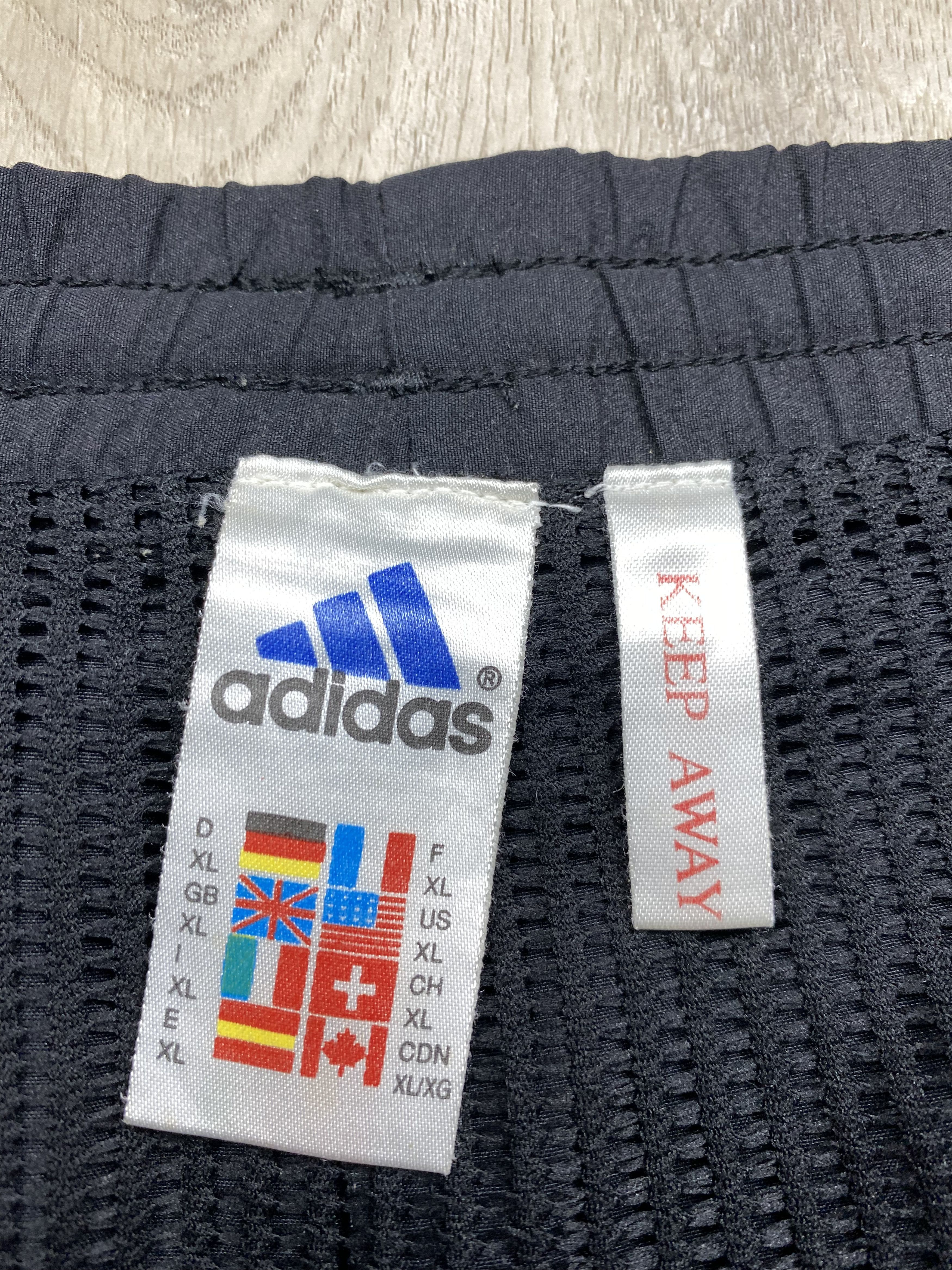 Adidas Adidas Vintage Mens Nylon Shorts Y2K Size US 36 / EU 52 - 5 Thumbnail