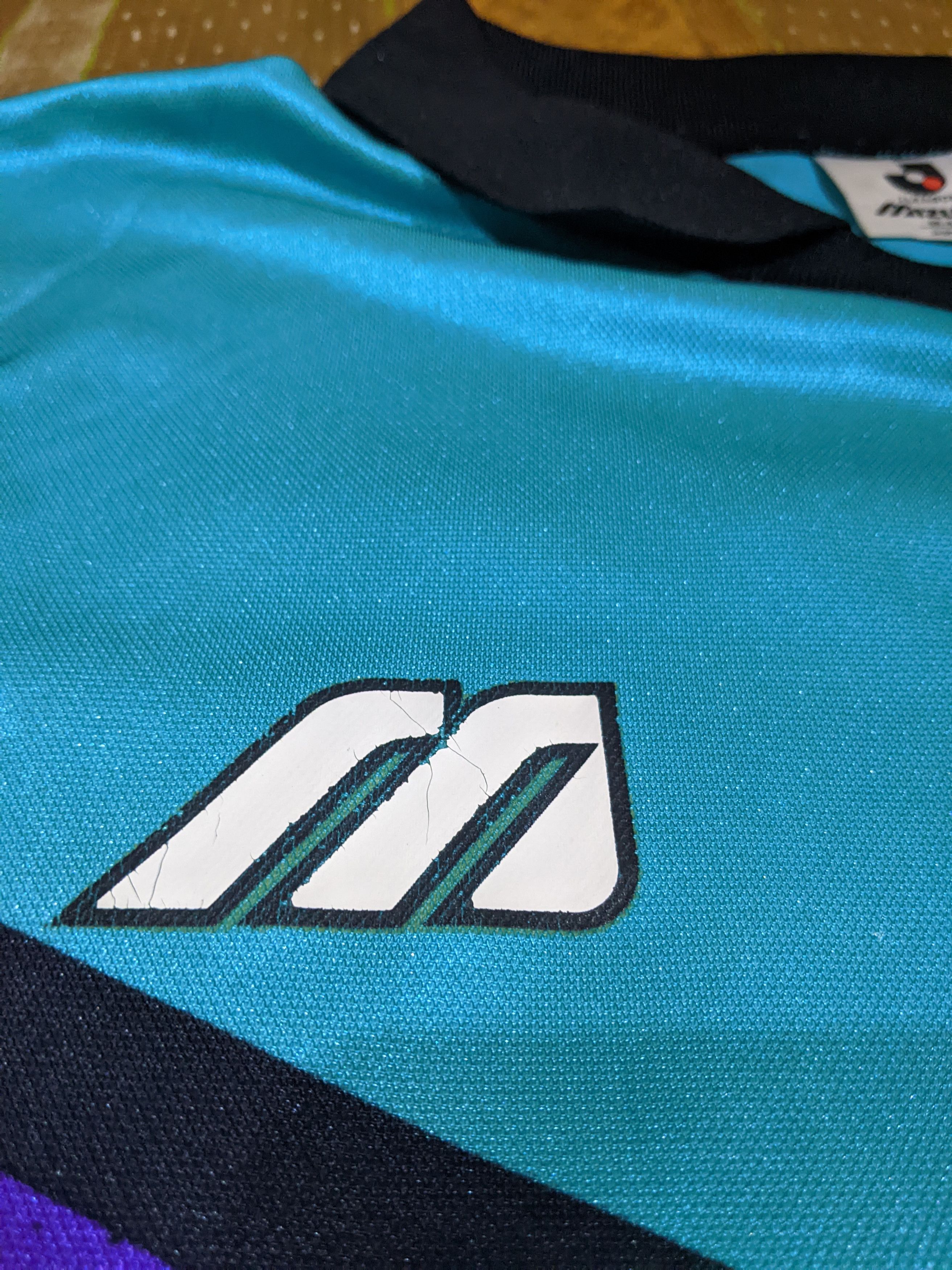 Mizuno Jubilo Iwata 1995 goalkeeper Jersey football shirt Size US L / EU 52-54 / 3 - 3 Thumbnail