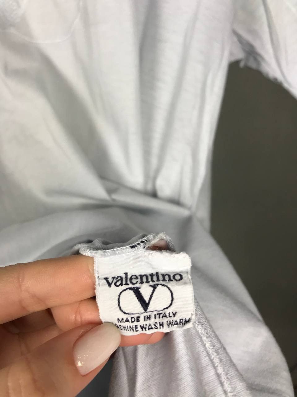 Valentino Valentino rare luxury big center logo tee Size US M / EU 48-50 / 2 - 5 Thumbnail