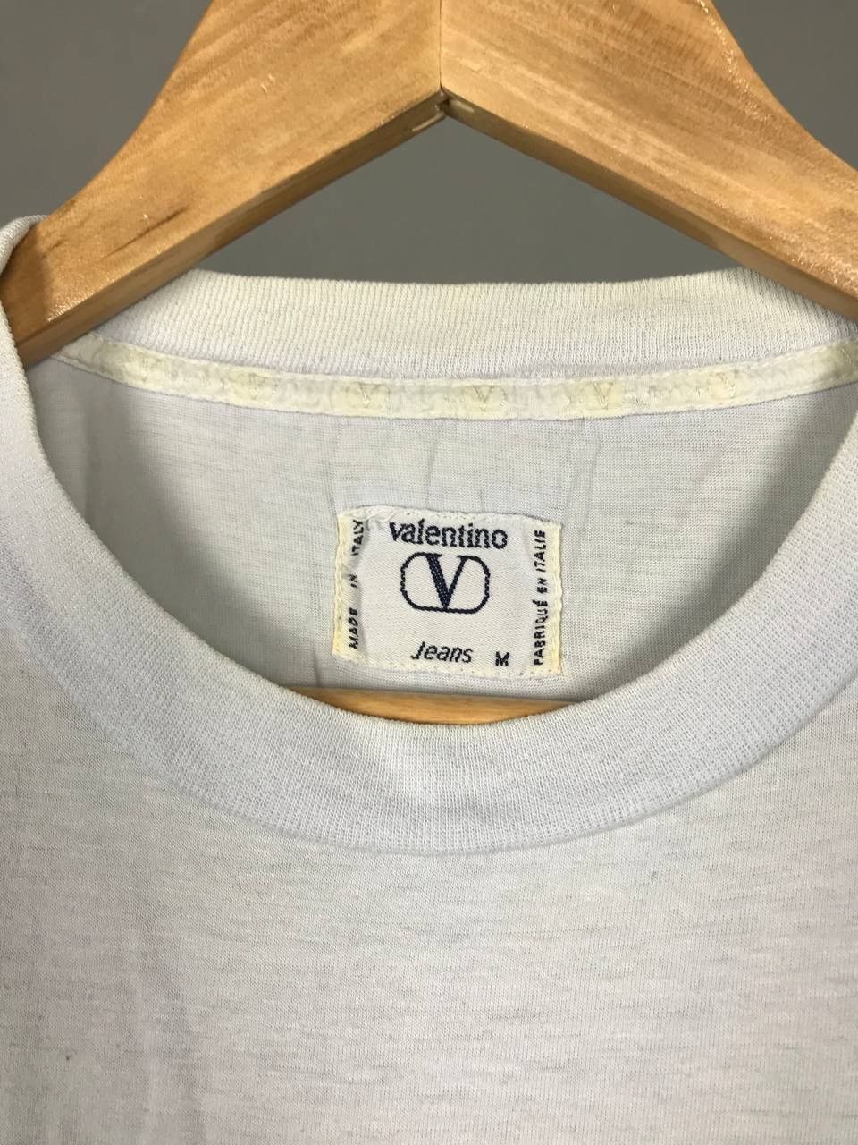 Valentino Valentino rare luxury big center logo tee Size US M / EU 48-50 / 2 - 3 Thumbnail
