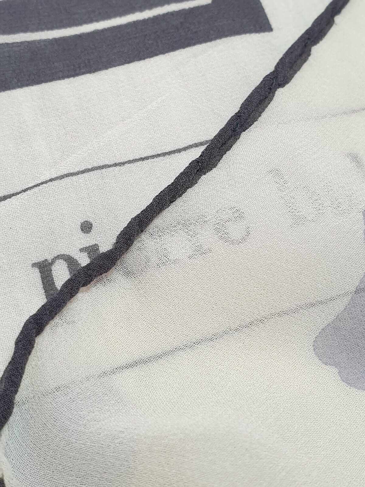 Pierre Balmain Pierre Balmain Vintage Silk Scarf Size ONE SIZE - 8 Thumbnail