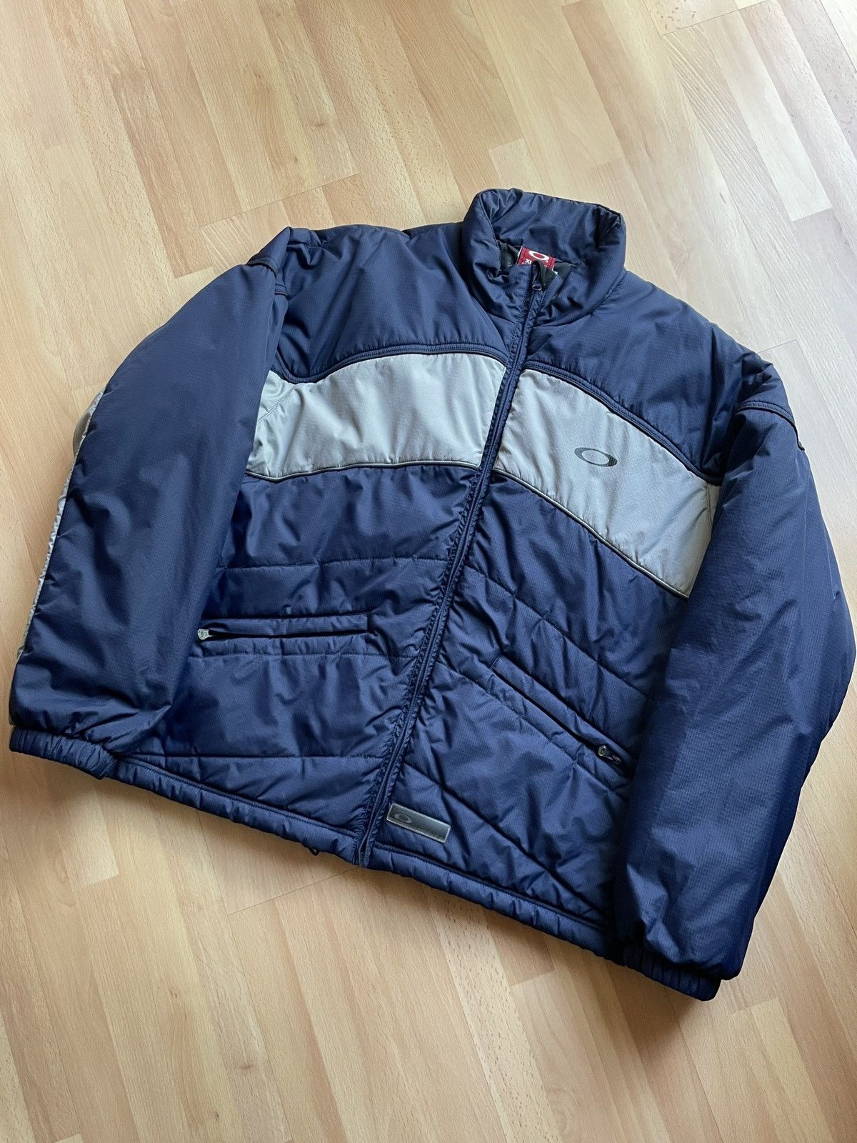 image of Vintage Oakley Puffer Jacket in Navy, Men's (Size XL)