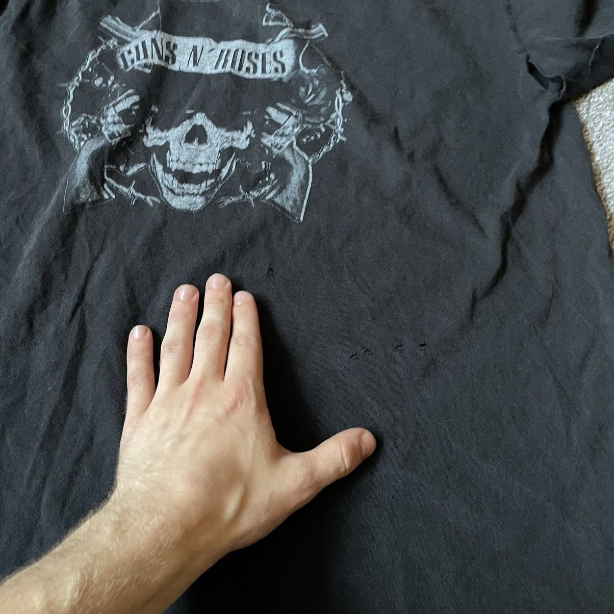 Band Tees Vintage Y2K Guns N Roses Logo Blood DEAD Skulls Horror Tee Size US L / EU 52-54 / 3 - 6 Thumbnail