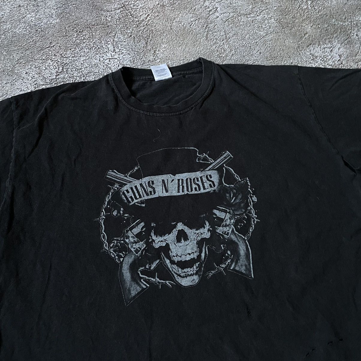 Band Tees Vintage Y2K Guns N Roses Logo Blood DEAD Skulls Horror Tee Size US L / EU 52-54 / 3 - 5 Thumbnail