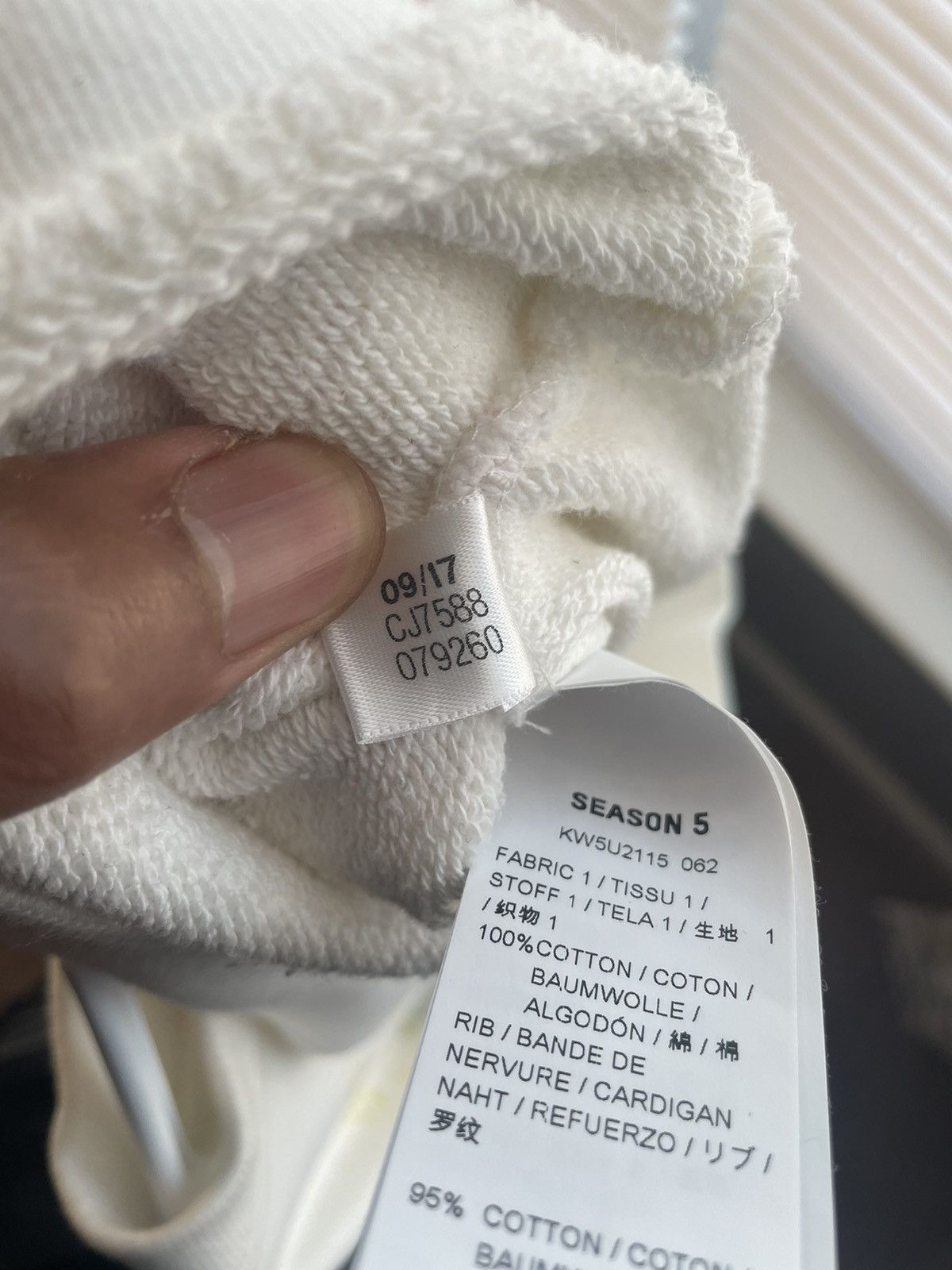 Yeezy Yeezy season 5 graffiti sweatshirt Sz m Size US M / EU 48-50 / 2 - 8 Thumbnail