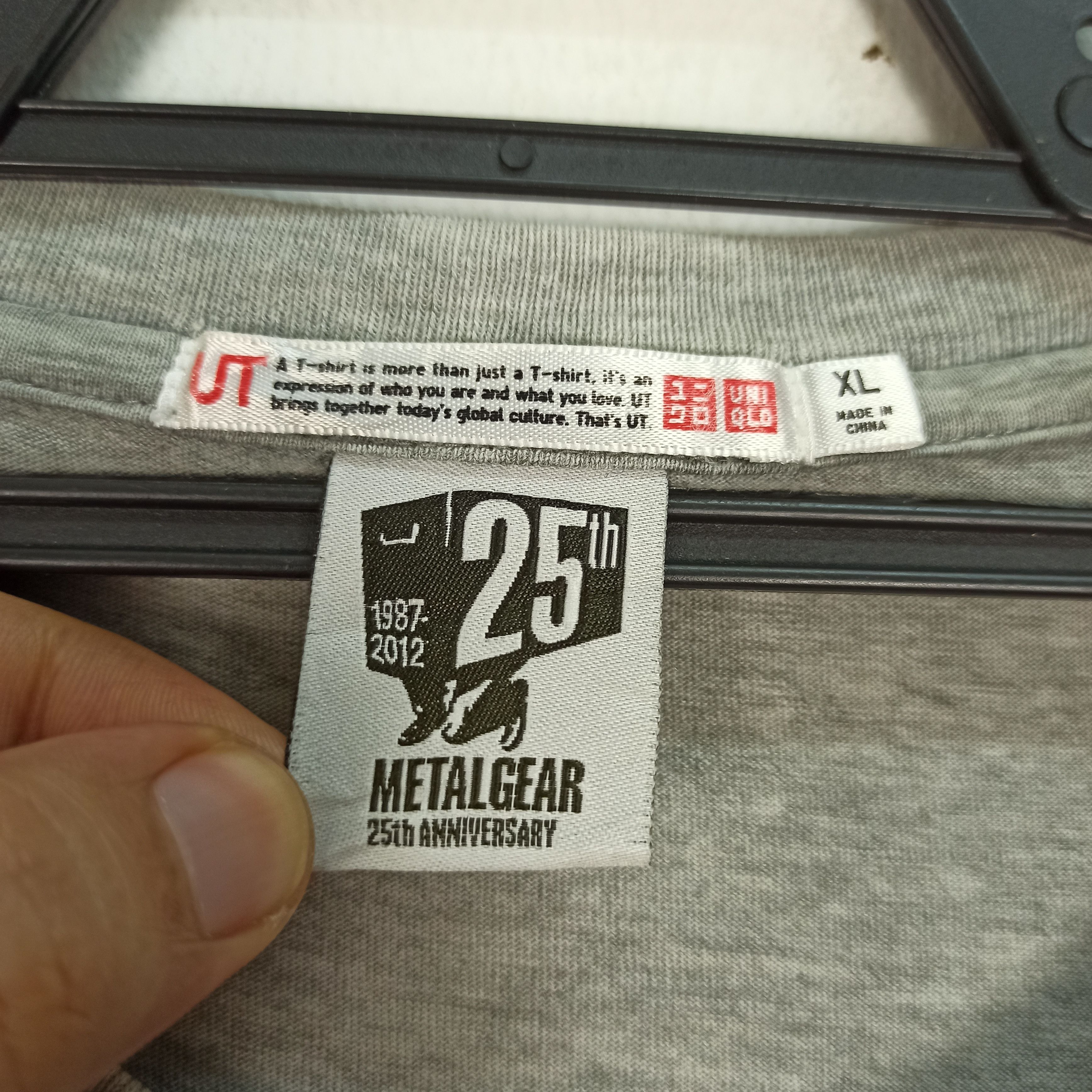 Playstation 🔥STEALS🔥 Uniqlo Metal Gear 25th Anniversary Solid Snake Size US XL / EU 56 / 4 - 5 Thumbnail