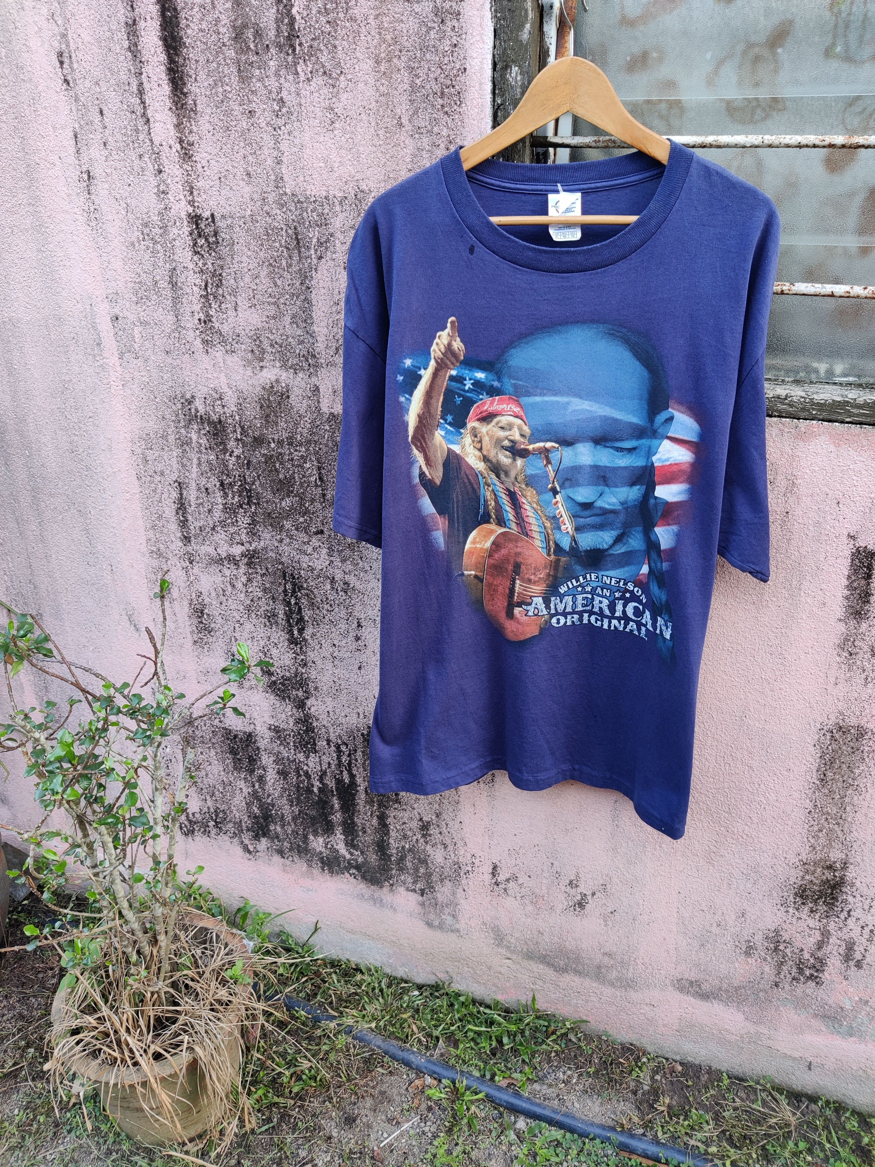 image of Band Tees x Good Music Merchandise Vintage Willie Nelson American Snoop Dog Band Shirt (Size XL)