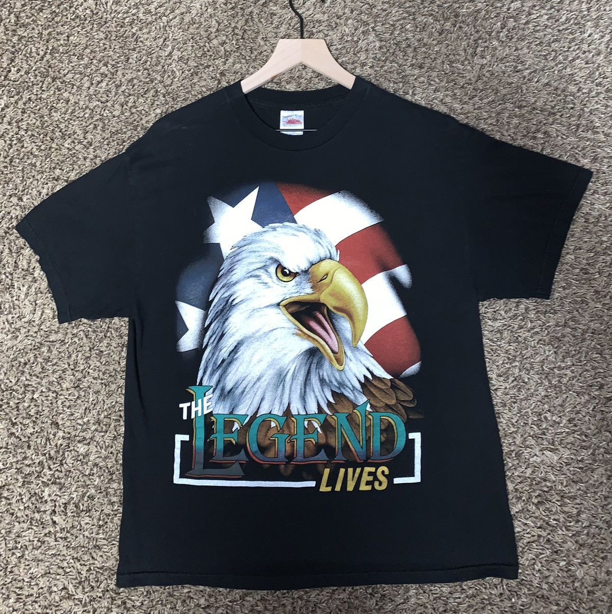 Vintage Vintage The Legend Lives Eagle Flag T-Shirt Size US L / EU 52-54 / 3 - 1 Thumbnail