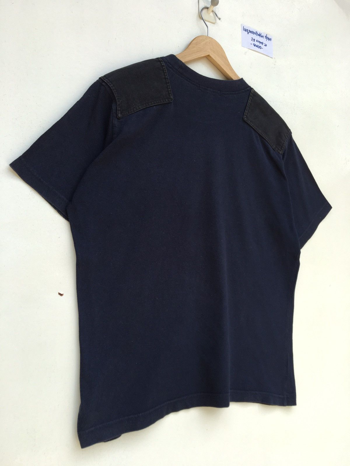 Burberry Vintage Burberry London Embroidered Logo Tshirt Size US M / EU 48-50 / 2 - 9 Thumbnail