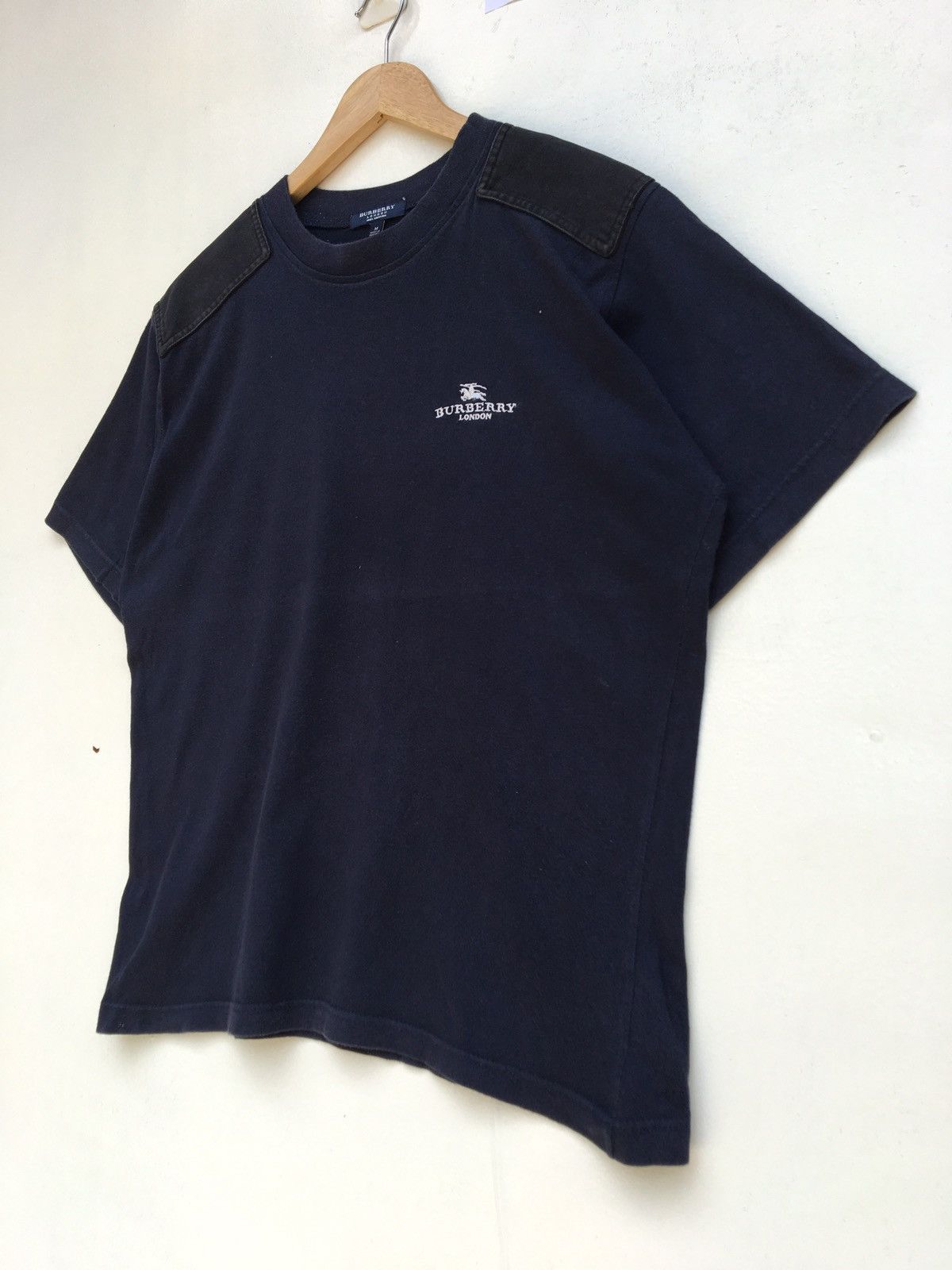 Burberry Vintage Burberry London Embroidered Logo Tshirt Size US M / EU 48-50 / 2 - 4 Thumbnail