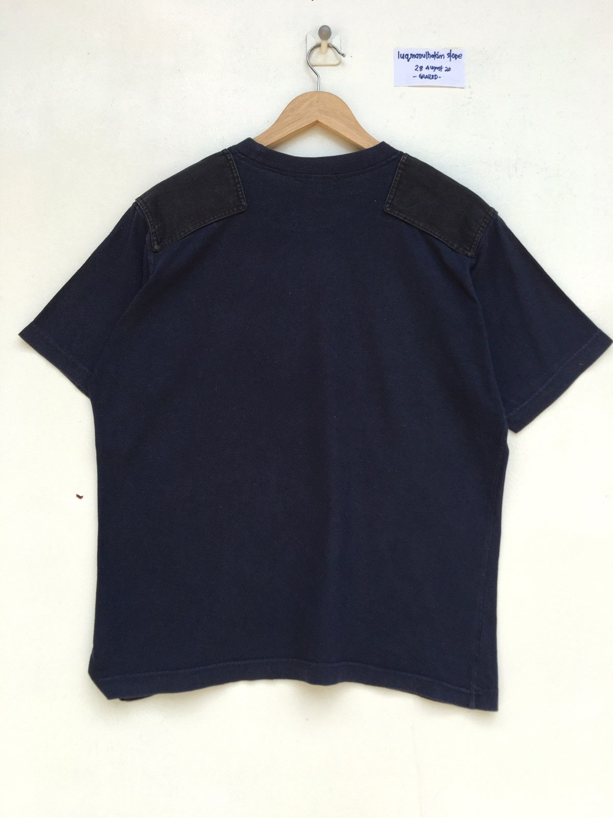 Burberry Vintage Burberry London Embroidered Logo Tshirt Size US M / EU 48-50 / 2 - 7 Thumbnail