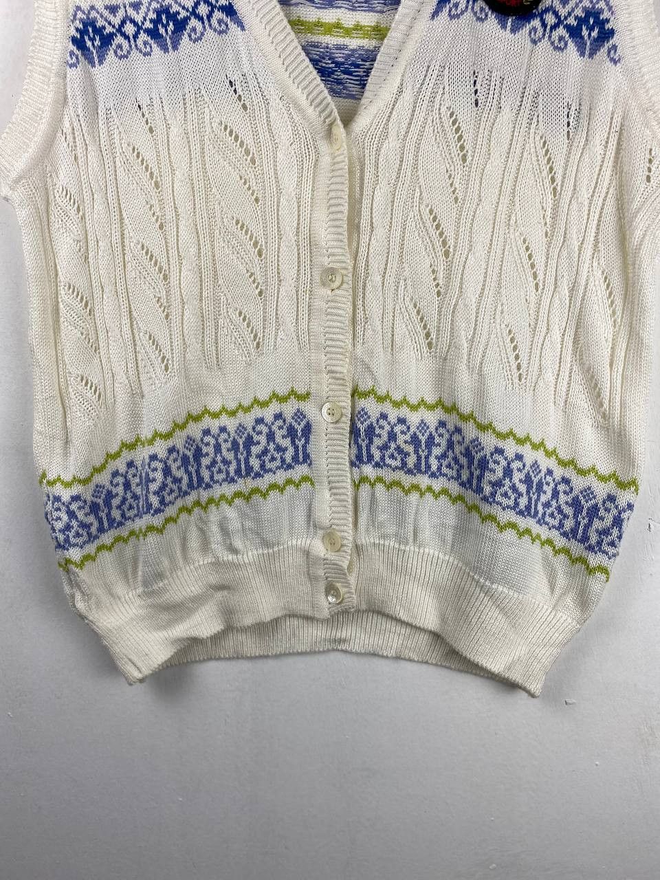 Burberry vintage burberrys knitted vest nice design Size US L / EU 52-54 / 3 - 3 Thumbnail