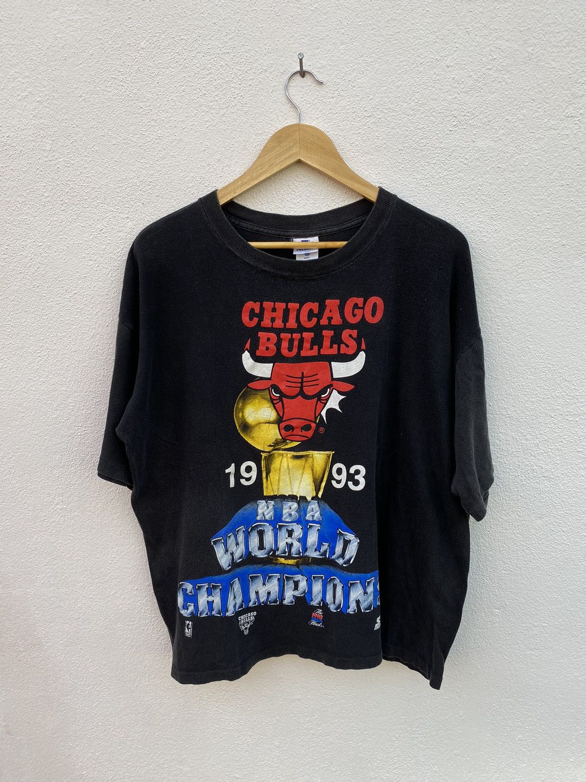 NBA Vintage chicago bulls nba champions 1993 raptee shirt Size US XL / EU 56 / 4 - 1 Thumbnail
