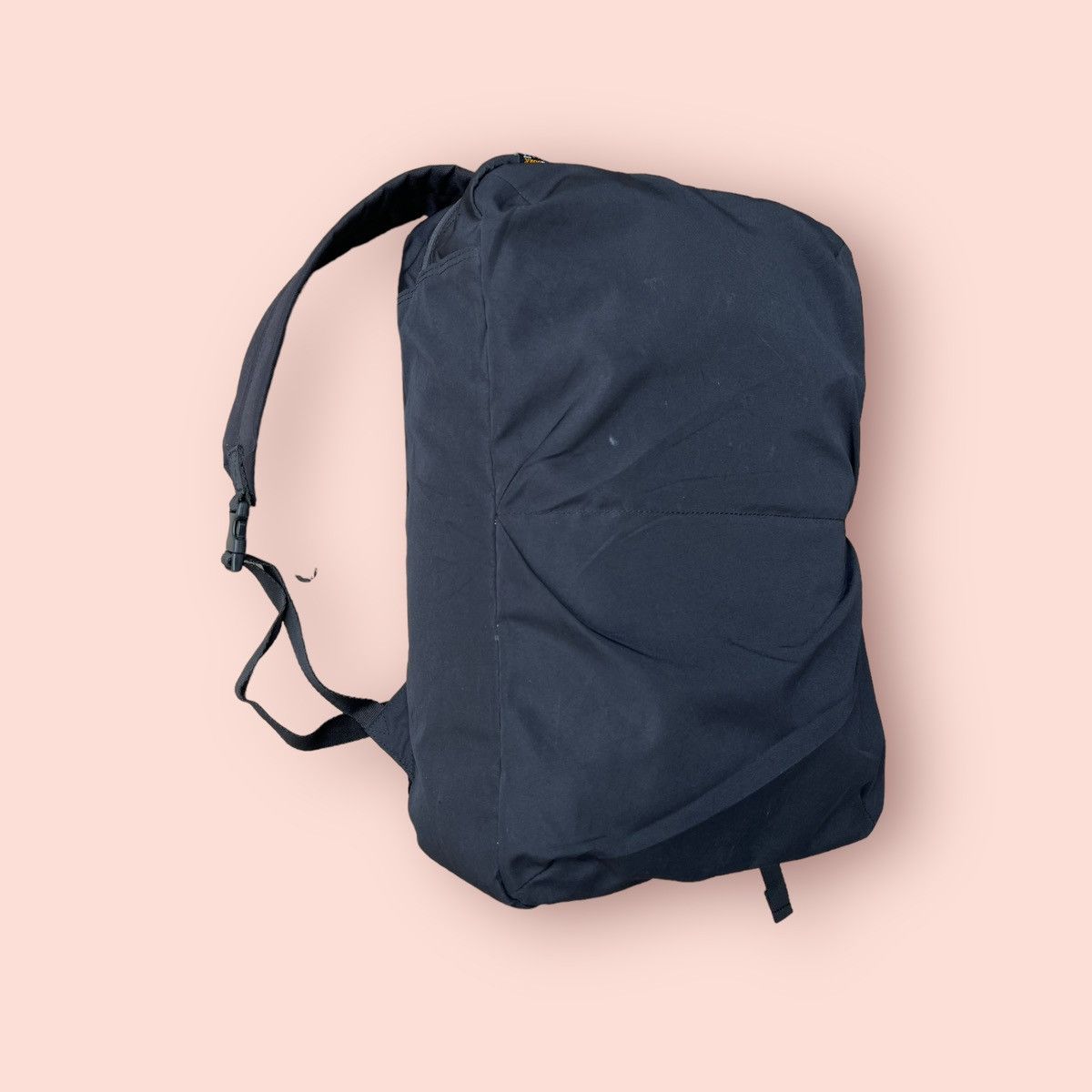 Japanese Brand × Jun Takahashi × Uniqlo RARE UNIQLO UTILITY BACKPACK & CROSSBODY SLING BAG Size ONE SIZE - 12 Thumbnail