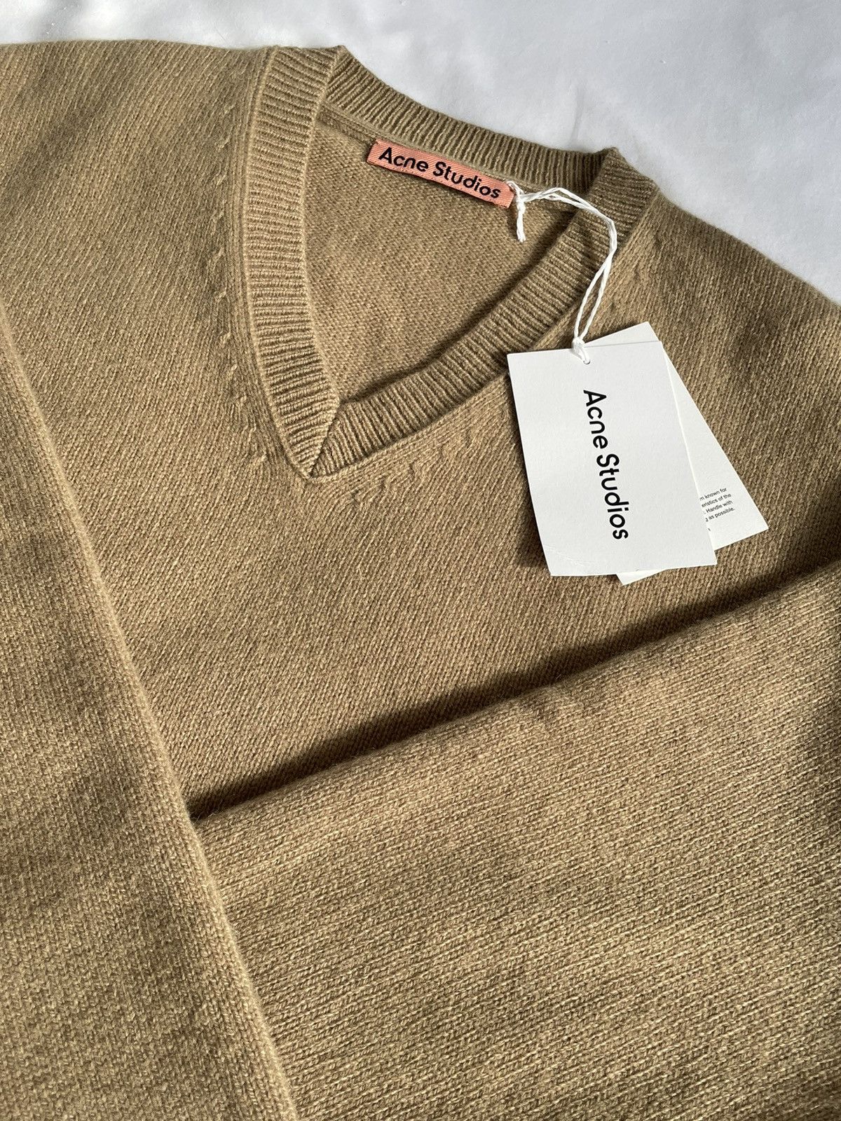 Acne Studios Acne studios cashmere blend v neck sweater Size US S / EU 44-46 / 1 - 3 Thumbnail