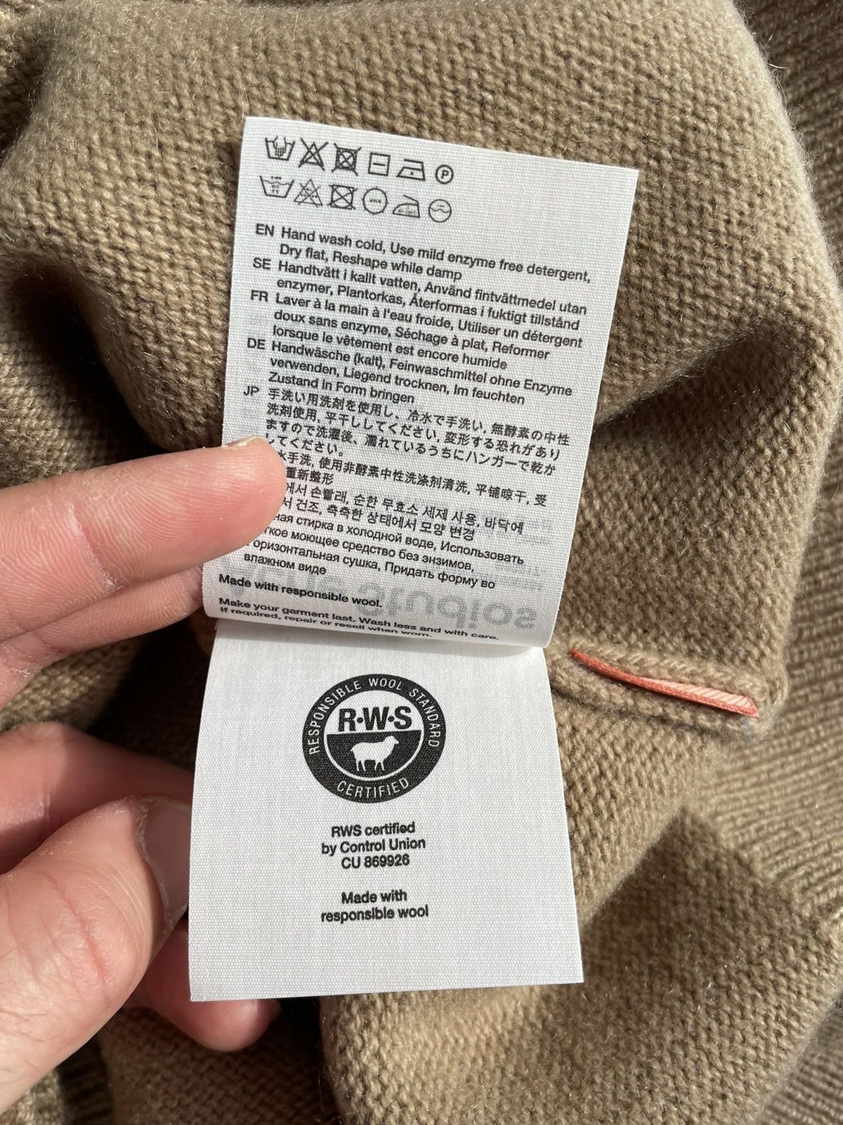 Acne Studios Acne studios cashmere blend v neck sweater Size US S / EU 44-46 / 1 - 9 Thumbnail