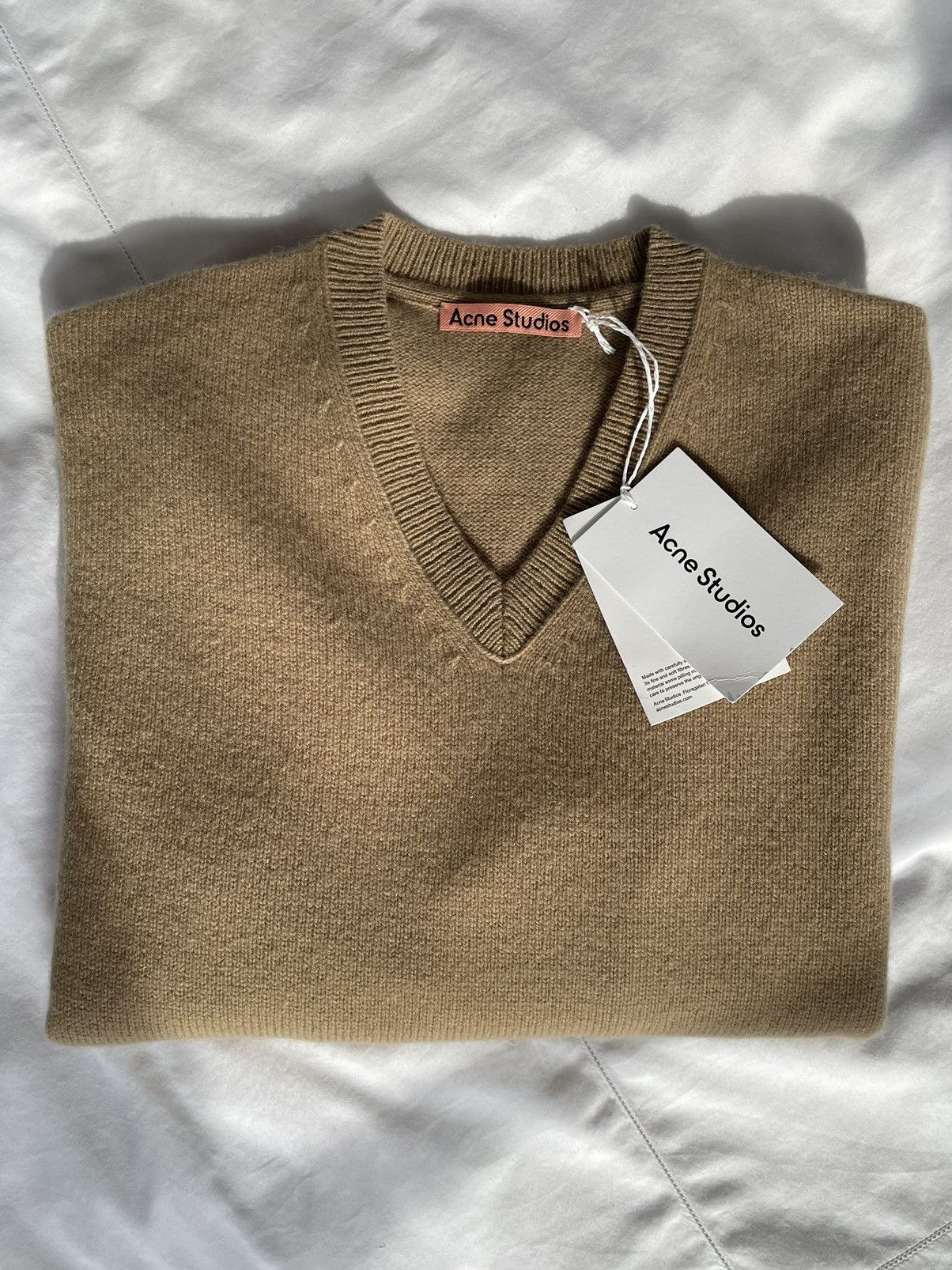 Acne Studios Acne studios cashmere blend v neck sweater Size US S / EU 44-46 / 1 - 4 Thumbnail