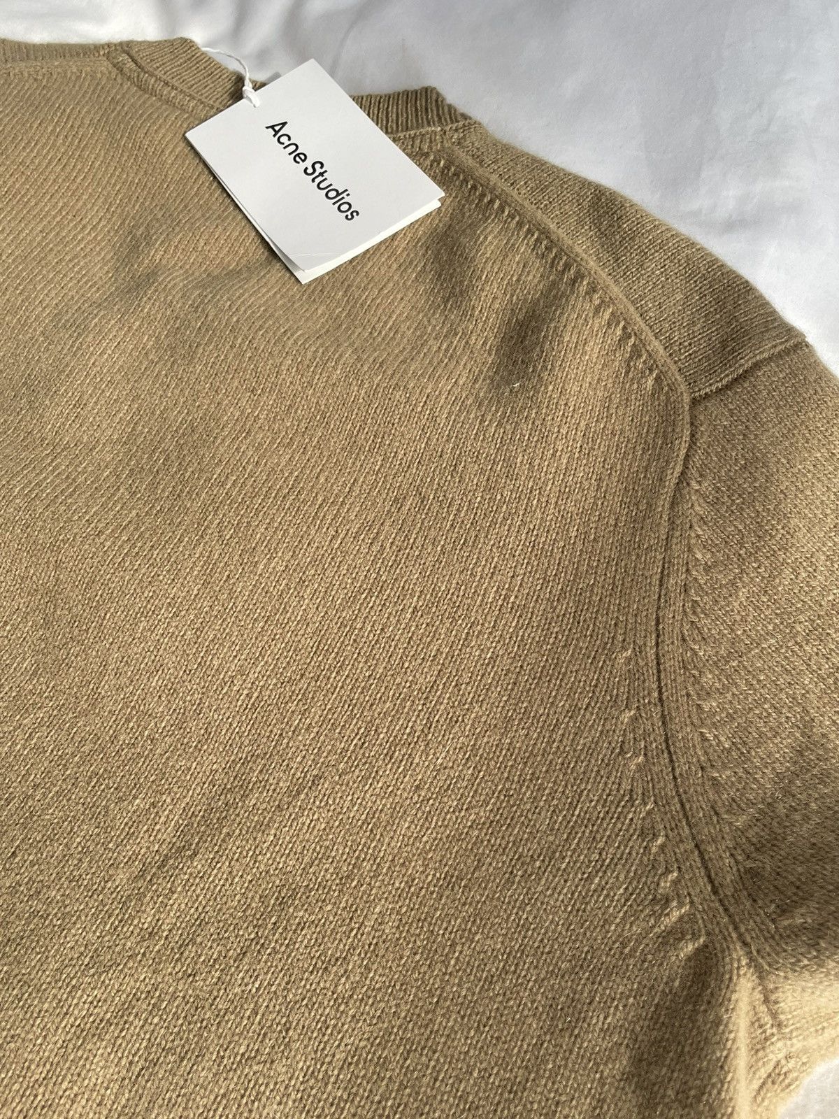 Acne Studios Acne studios cashmere blend v neck sweater Size US S / EU 44-46 / 1 - 10 Thumbnail