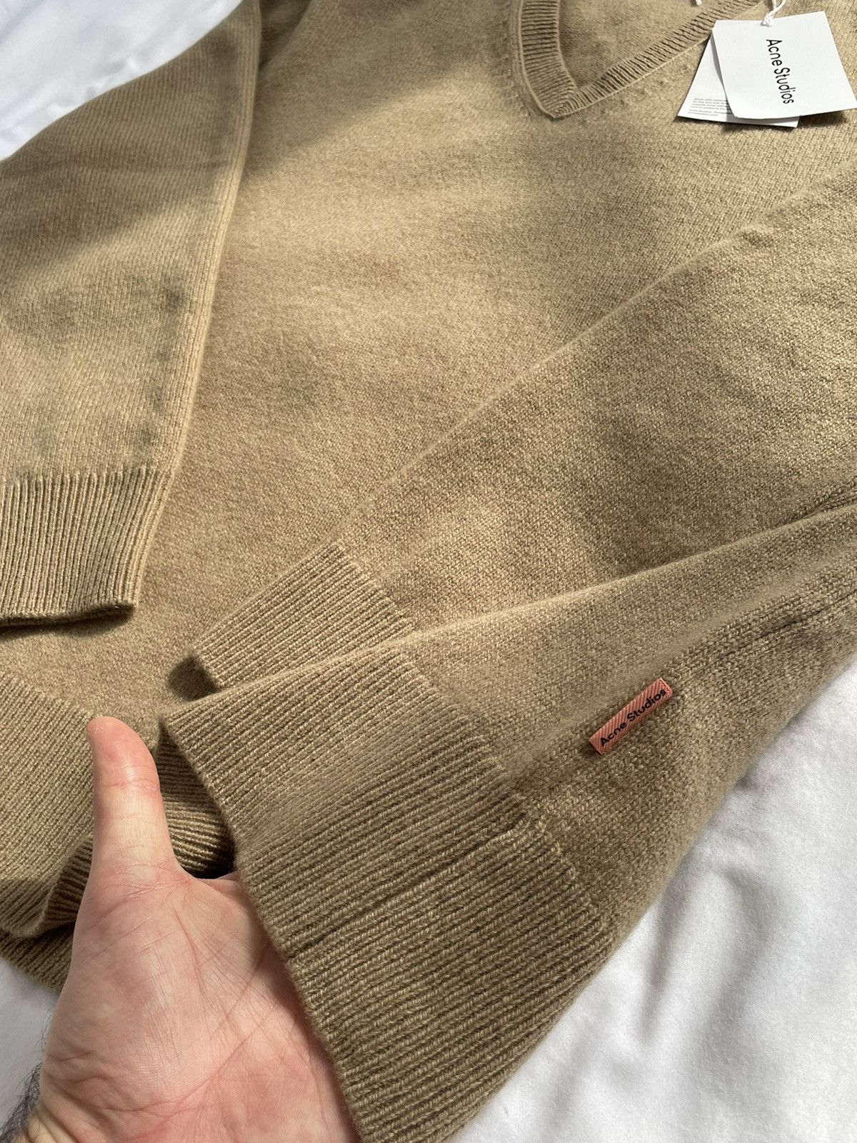Acne Studios Acne studios cashmere blend v neck sweater Size US S / EU 44-46 / 1 - 6 Thumbnail