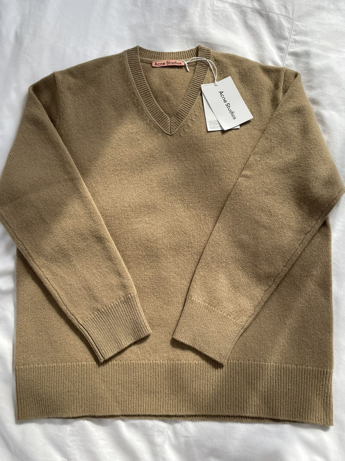 Acne Studios Acne studios cashmere blend v neck sweater Size US S / EU 44-46 / 1 - 1 Thumbnail