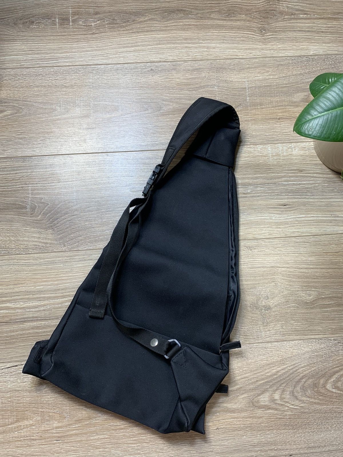 Vintage Vintage 00s Technical Sling Crossbody Bag Size ONE SIZE - 2 Thumbnail