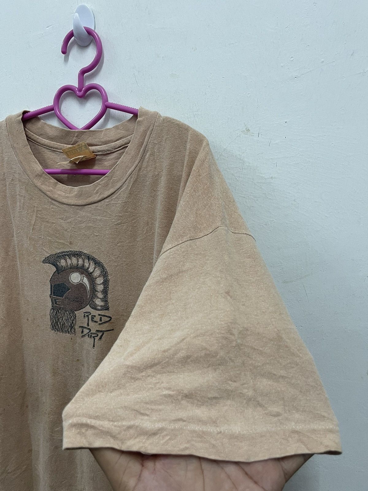 Vintage Rare Vintage MANŌ RED DIRT Paradise Sportswear Hanes Tee Size US XL / EU 56 / 4 - 4 Thumbnail