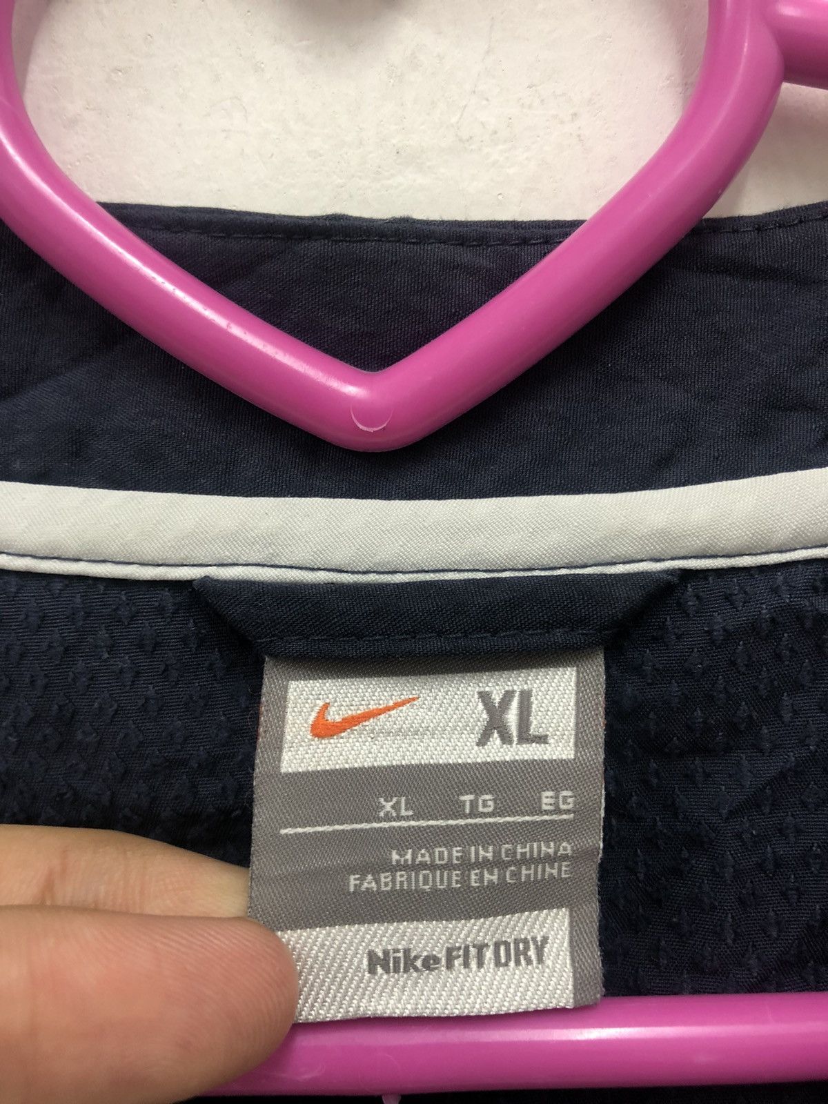Nike Rare NIKE Fit Dry Swoosh Windbreaker Sweater Size US XL / EU 56 / 4 - 4 Thumbnail
