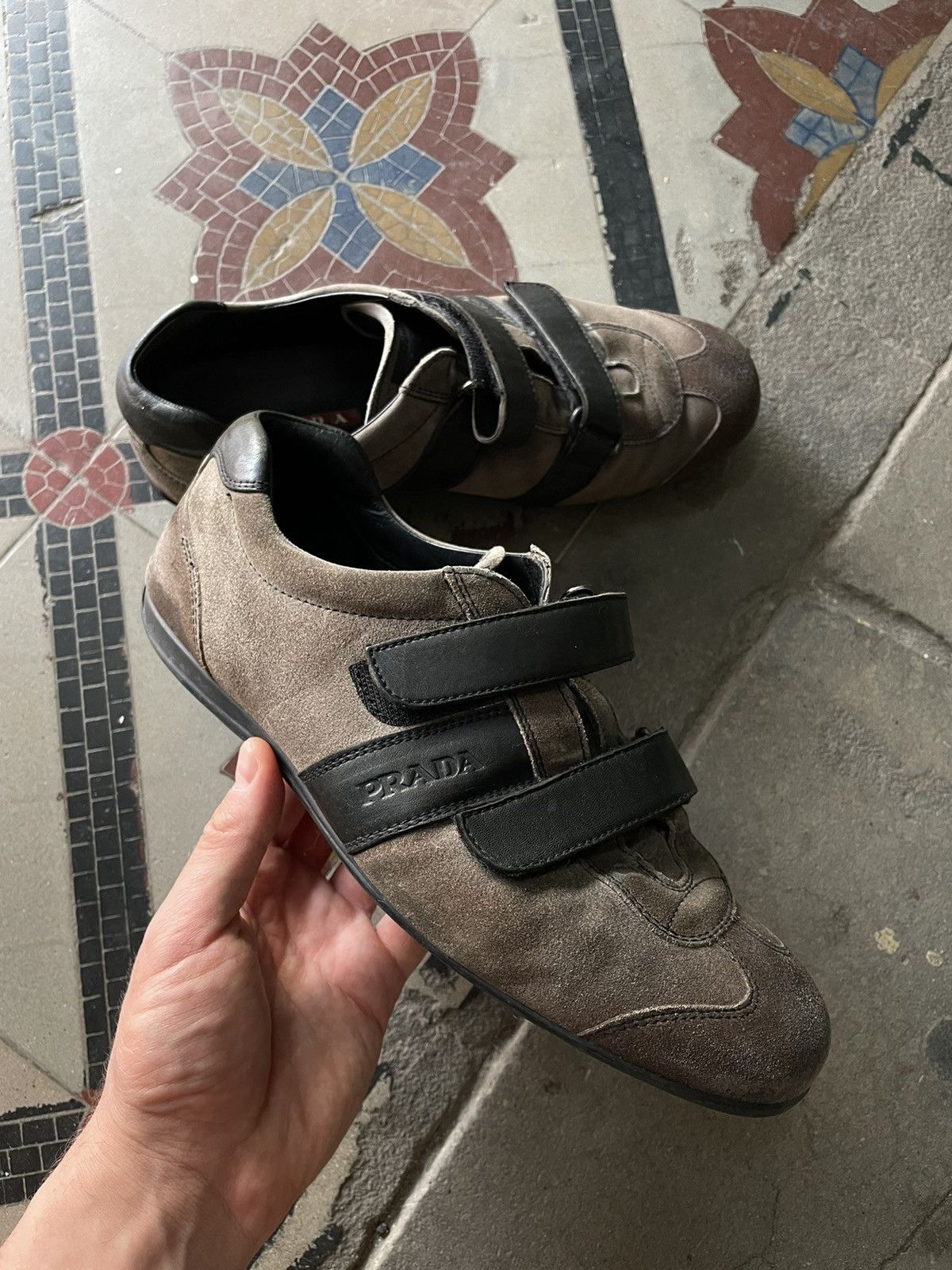 20-60代 人気ファッションブランド Prada × Luxury × Archive Leather Velcro Y2K Prada Vintage 靴