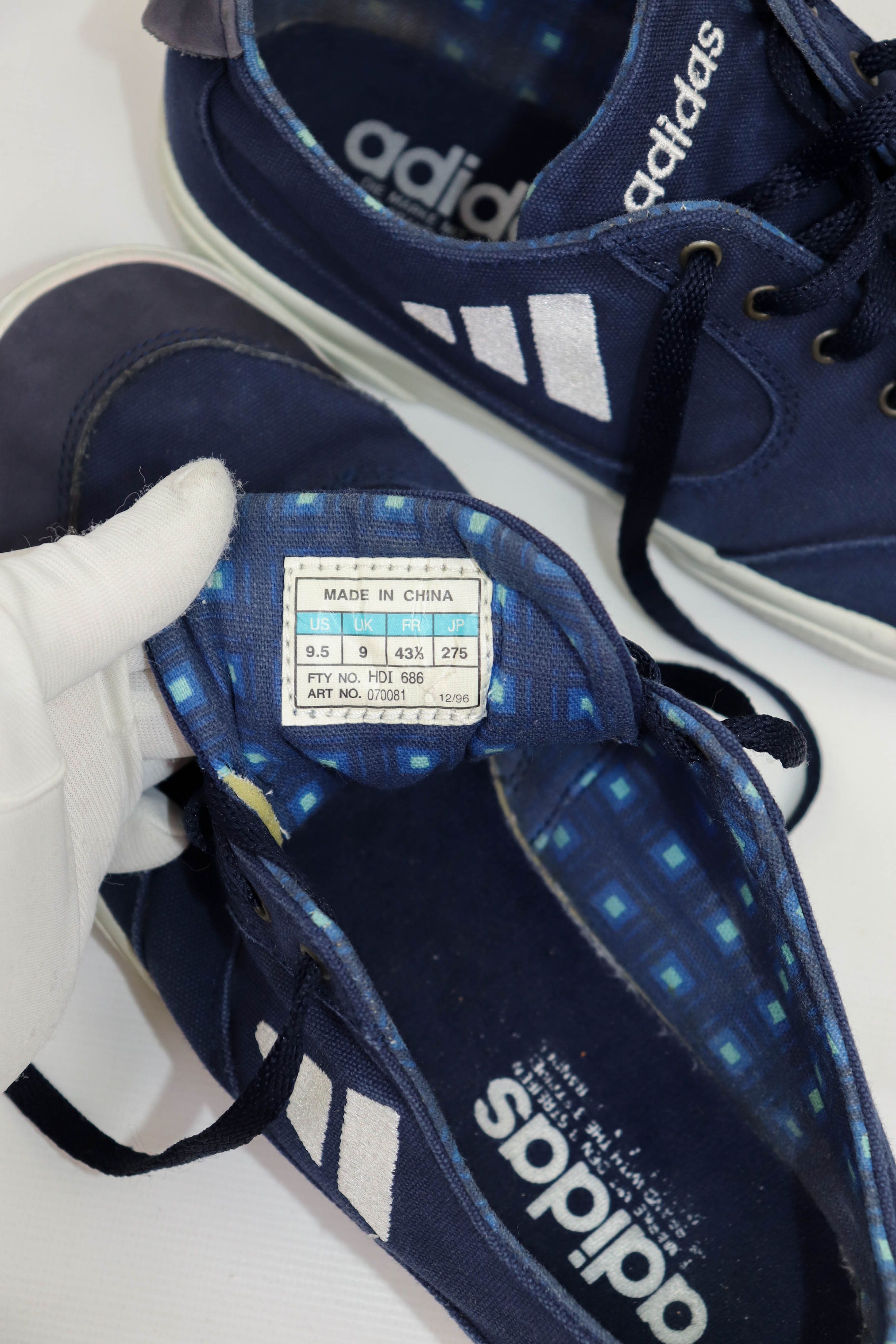 Adidas Adidas Vintage 90s Logo 1996 Low Top Canvas Sneakers Size US 9.5 / EU 42-43 - 11 Thumbnail