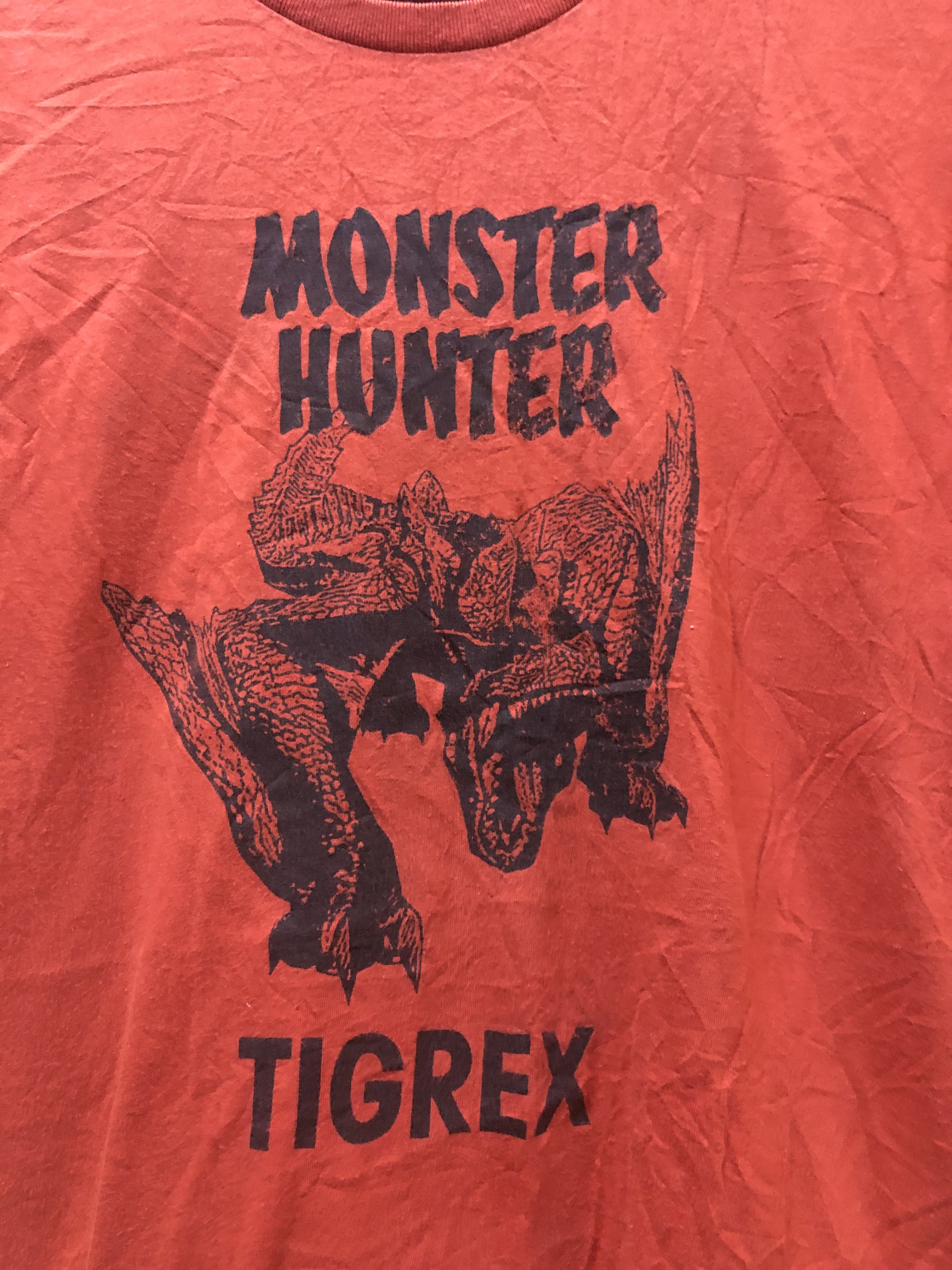Japanese Brand Uniqlo X Monster Hunter Tigrex Tshirt Size US S / EU 44-46 / 1 - 2 Thumbnail