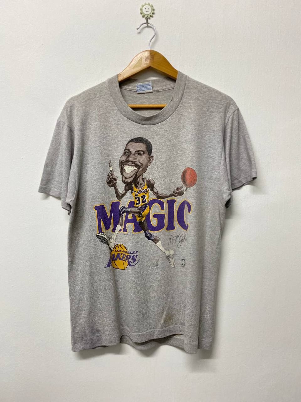 NBA Vintage Magic Johnson LA Lakers Tshirt Salem Screen Printers Size US L / EU 52-54 / 3 - 1 Thumbnail