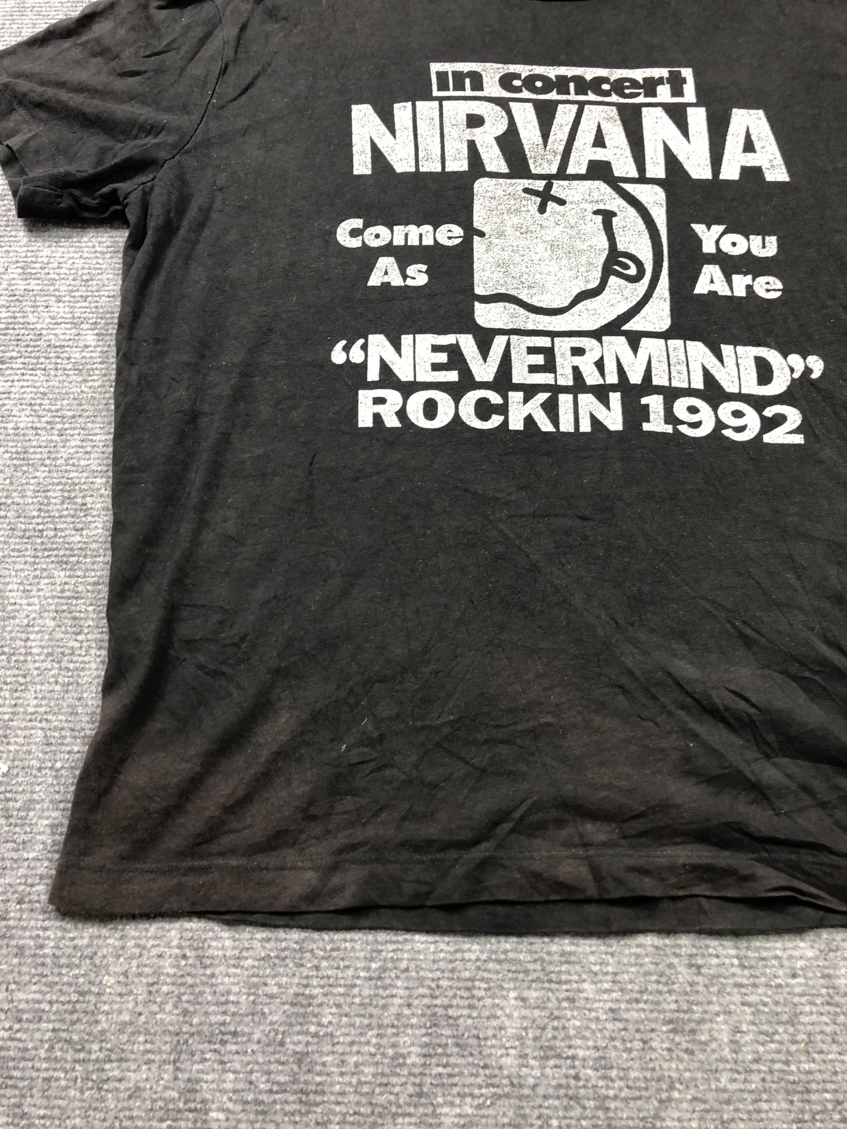 Band Tees Nirvana Nevermind Tshirt Size US L / EU 52-54 / 3 - 3 Thumbnail