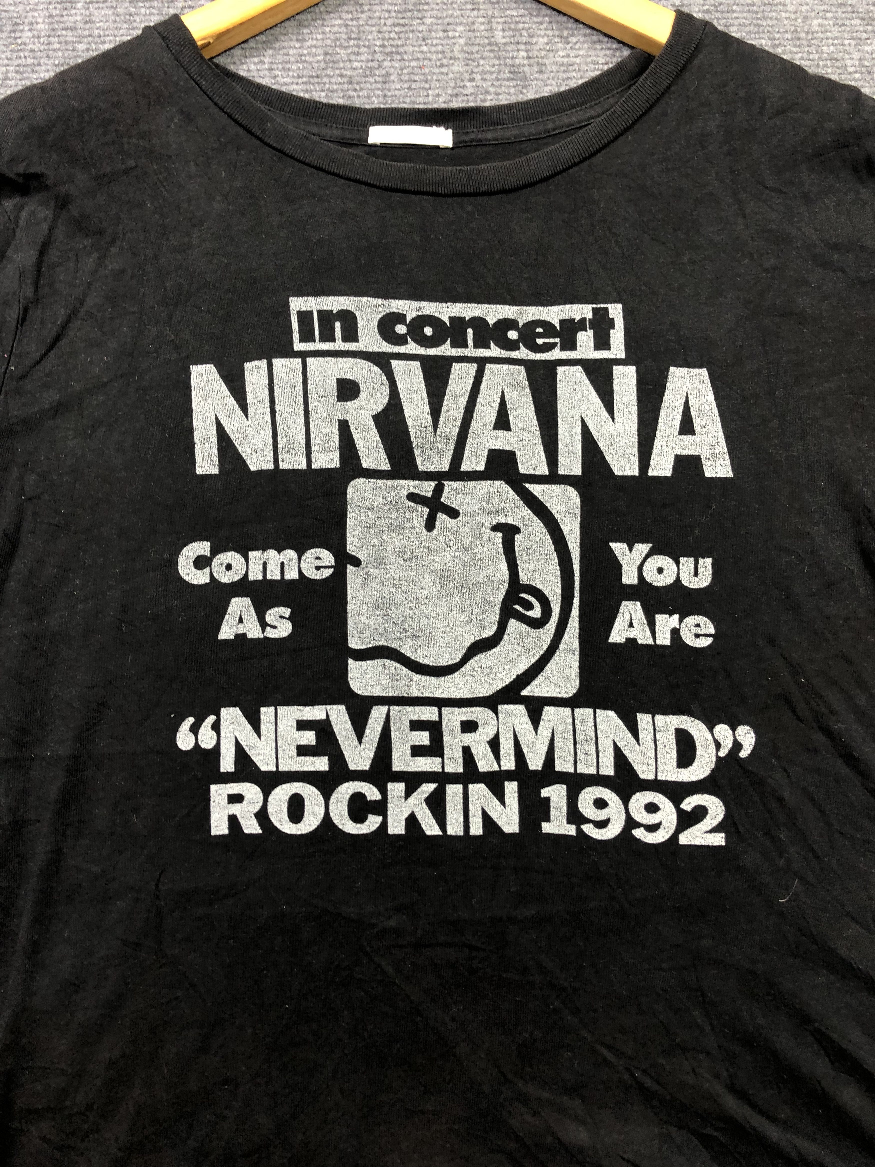 Band Tees Nirvana Nevermind Tshirt Size US L / EU 52-54 / 3 - 2 Thumbnail