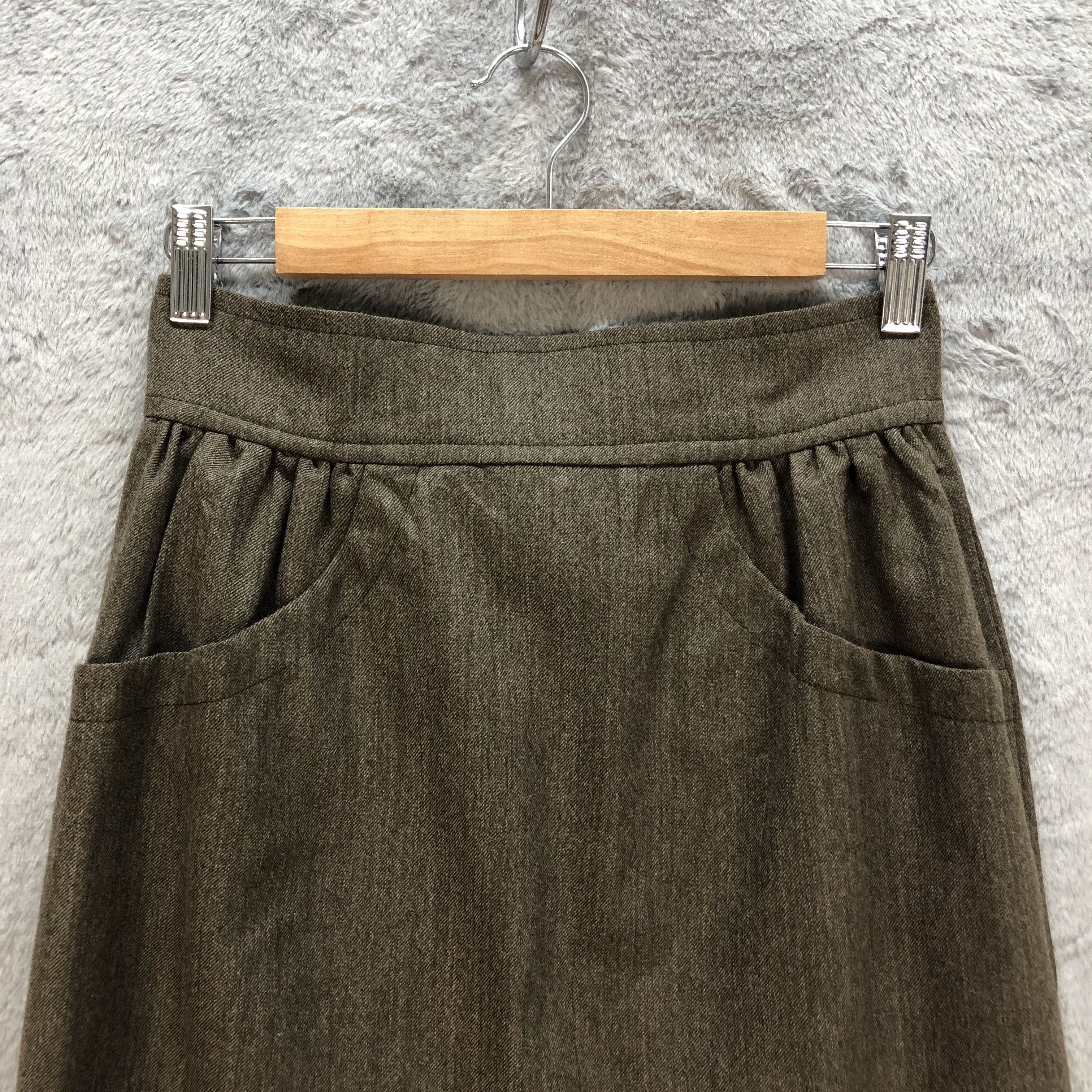 Laura Biagiotti LAURA BIAGIOTTI WOOL SKIRTS #6876-96 Size 27" / US 4 / IT 40 - 2 Thumbnail