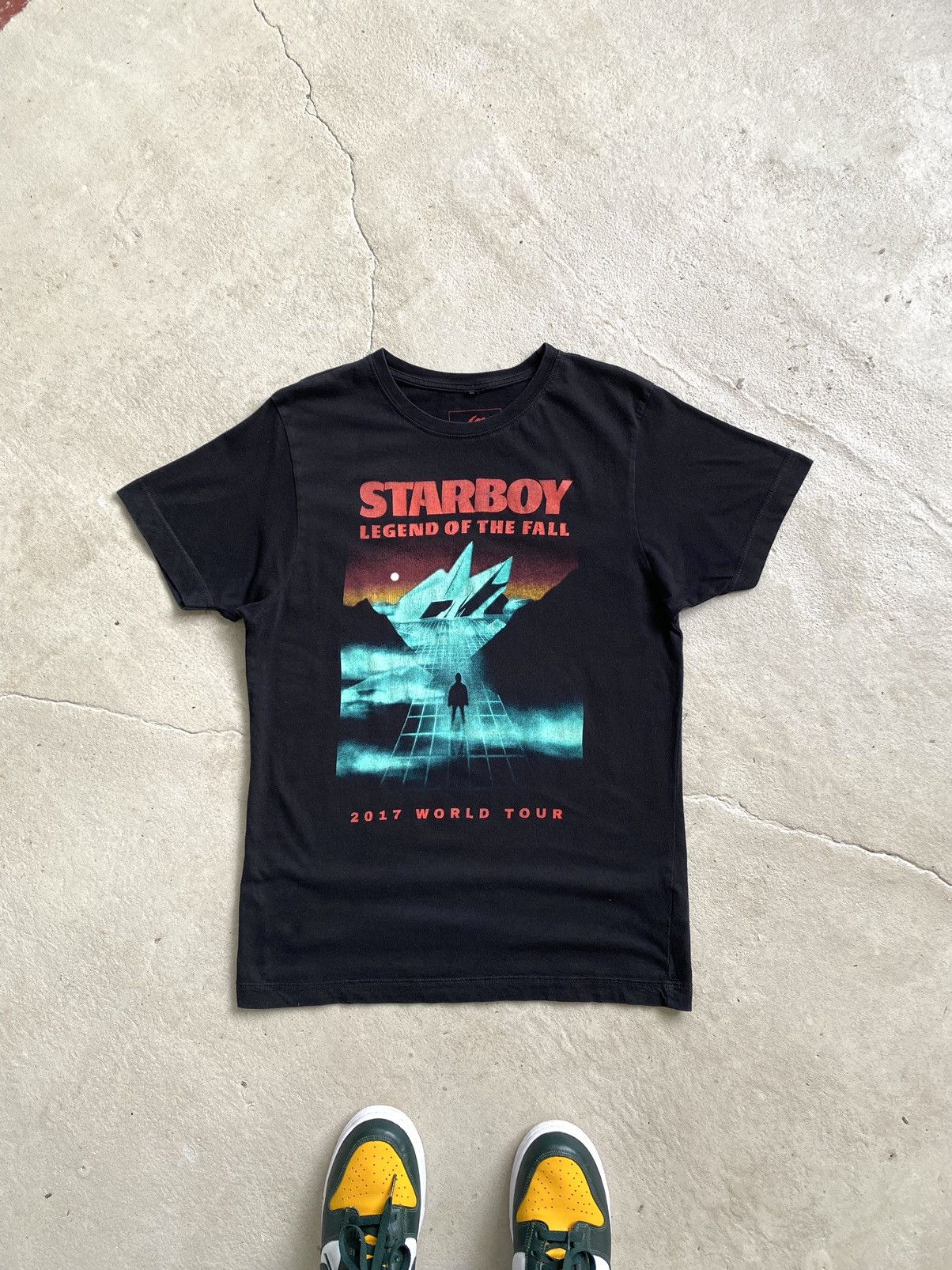 Band Tees The Weeknd Starboy World Tour T Shirt XO 2017 Size US M / EU 48-50 / 2 - 1 Thumbnail