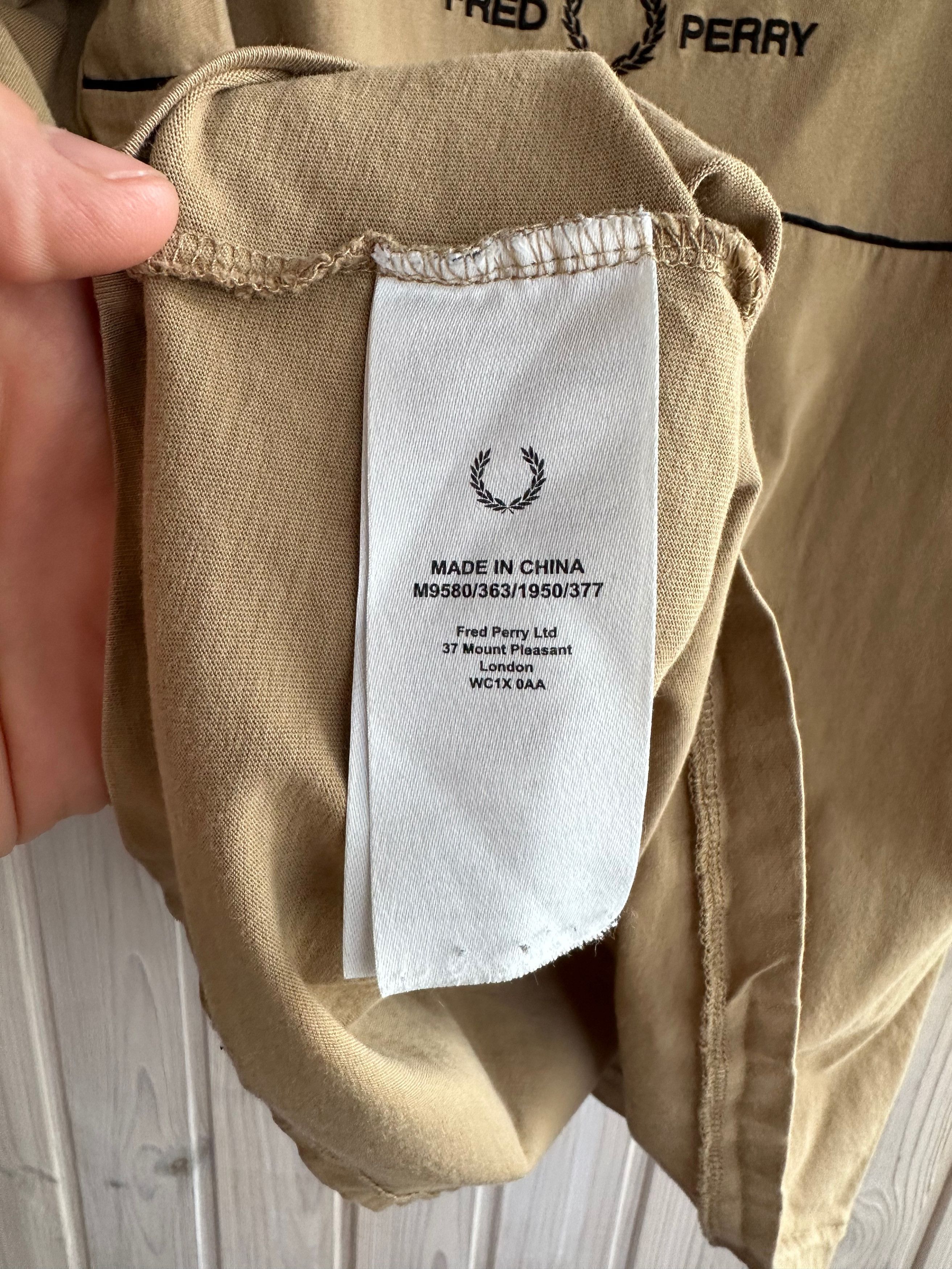 Fred Perry FRED Perry Center Logo crew neck Tan t shirt Size US L / EU 52-54 / 3 - 5 Thumbnail