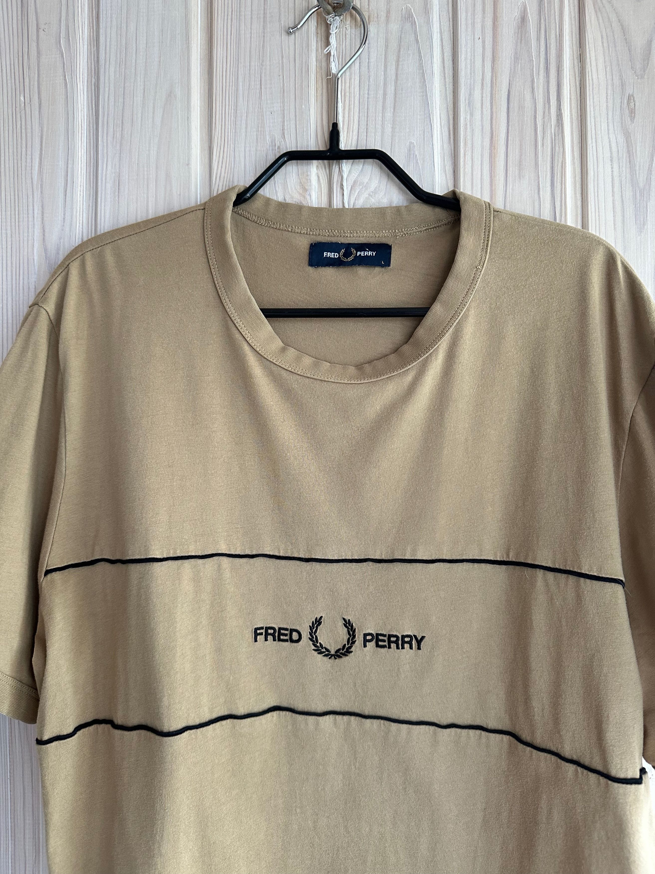 Fred Perry FRED Perry Center Logo crew neck Tan t shirt Size US L / EU 52-54 / 3 - 2 Thumbnail
